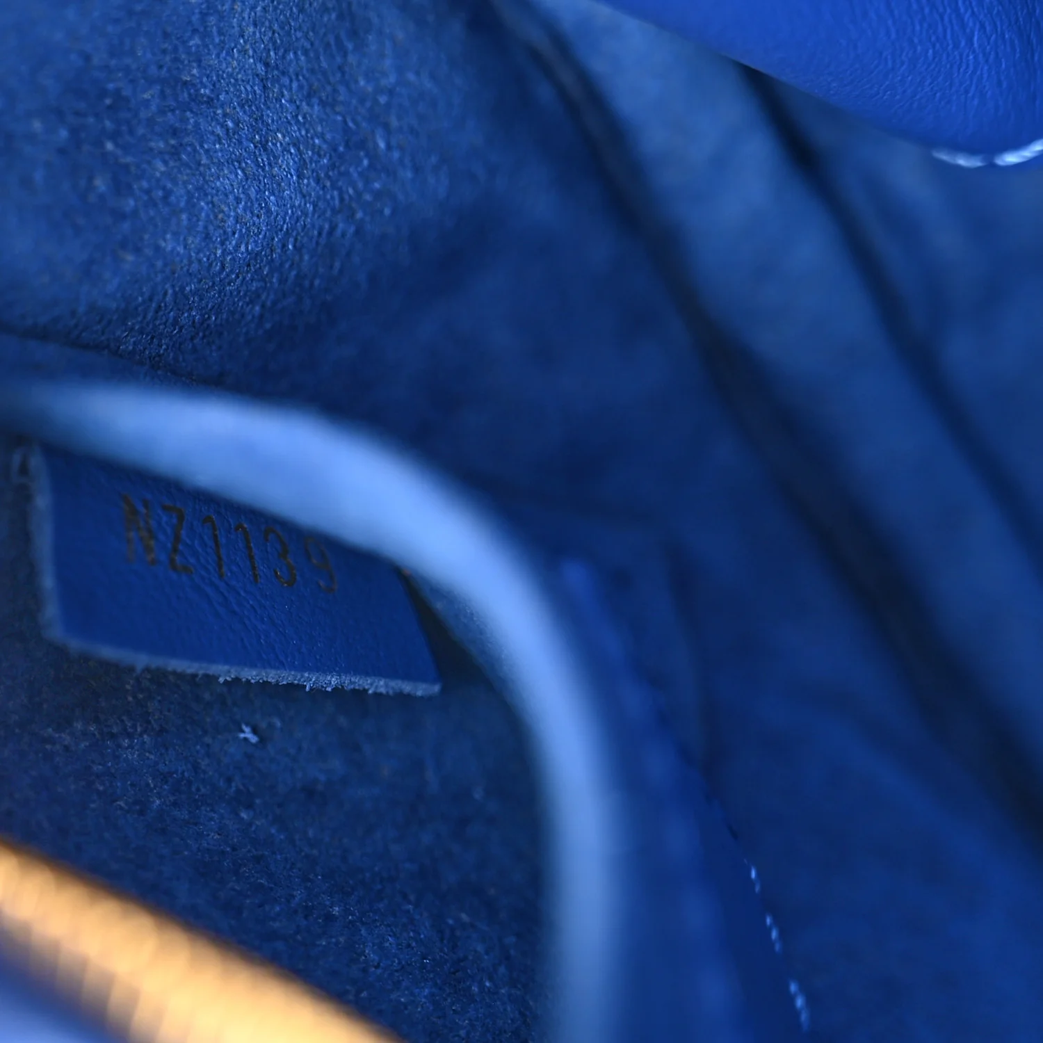 Calfskin New Wave Heart Bag Bleu Neon - Image 7