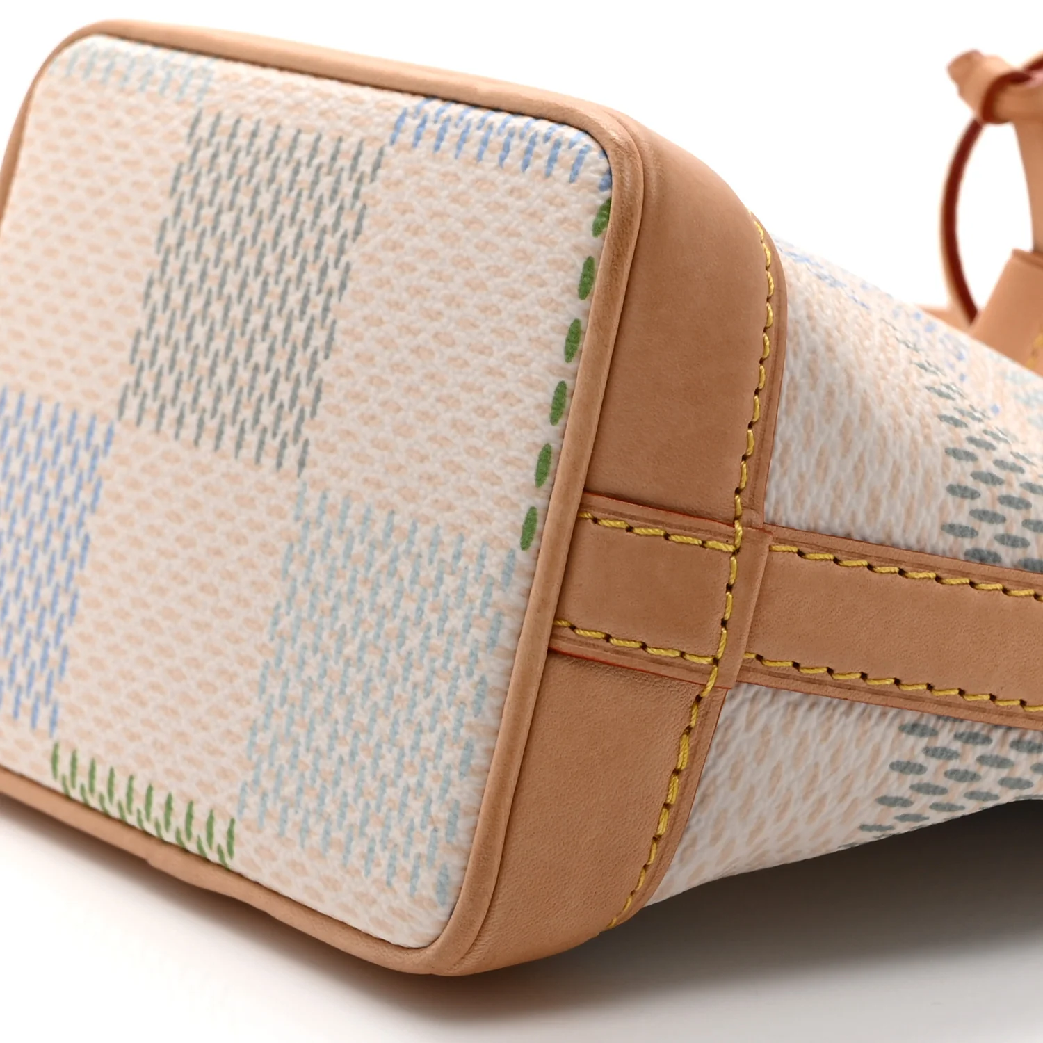Damier Giant Nano Noe Pistachio - Image 9