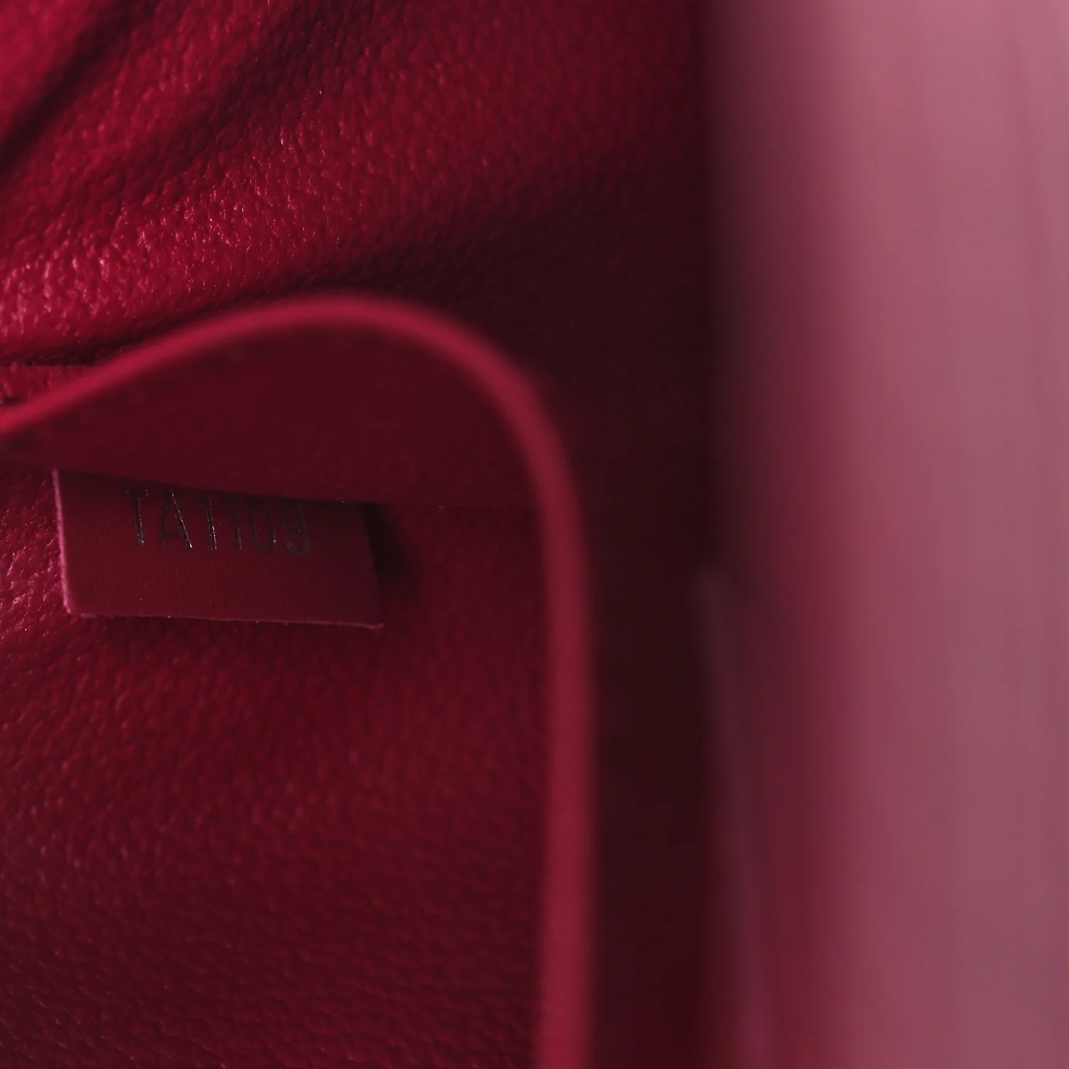 Epi Toiletry Pouch 26 Fuchsia - Image 7
