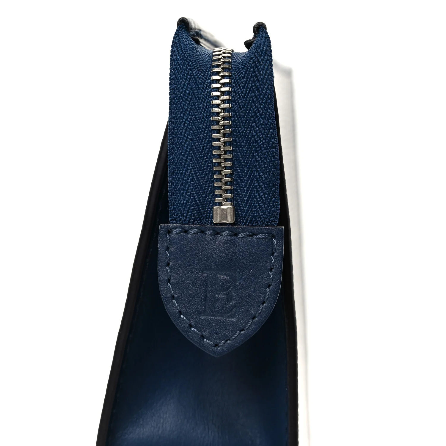 Epi Toiletry Pouch 26 Indigo - Image 8