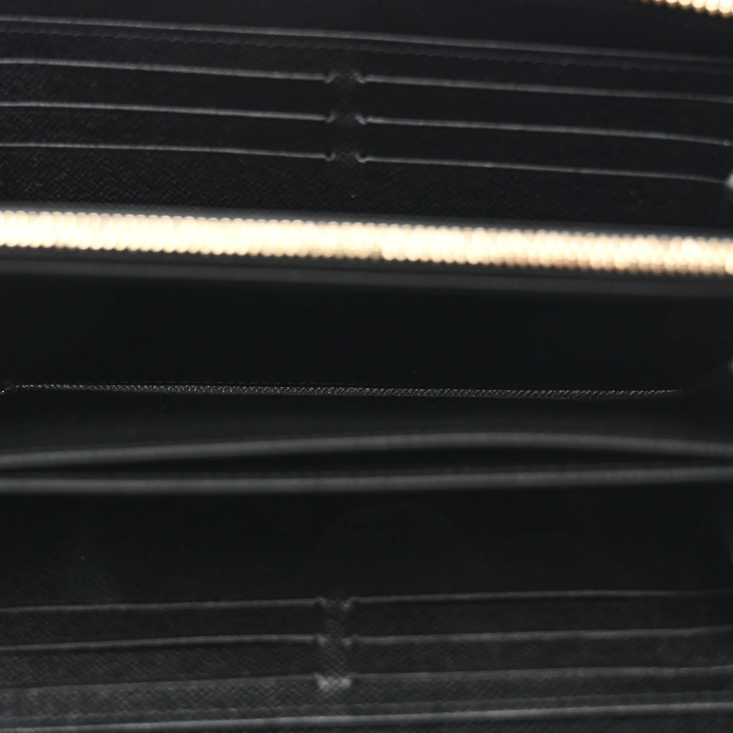 Epi Zippy Wallet Black - Image 5