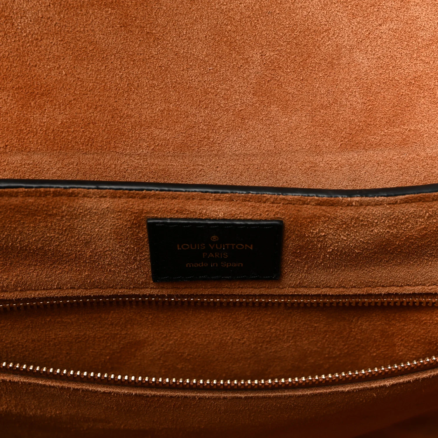 Grained Calfskin Low Key Messenger Black - Image 6