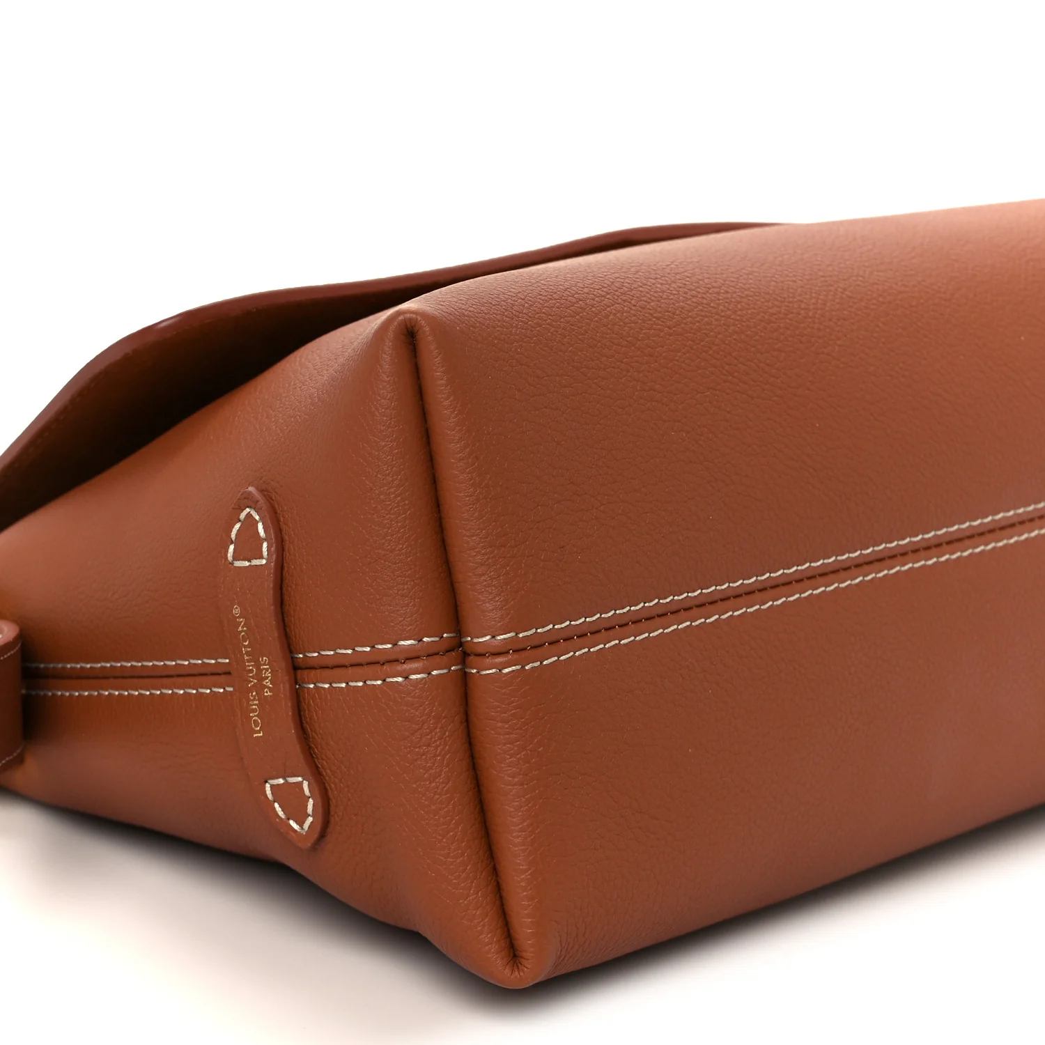 Grained Calfskin Low Key Messenger Cognac - Image 11