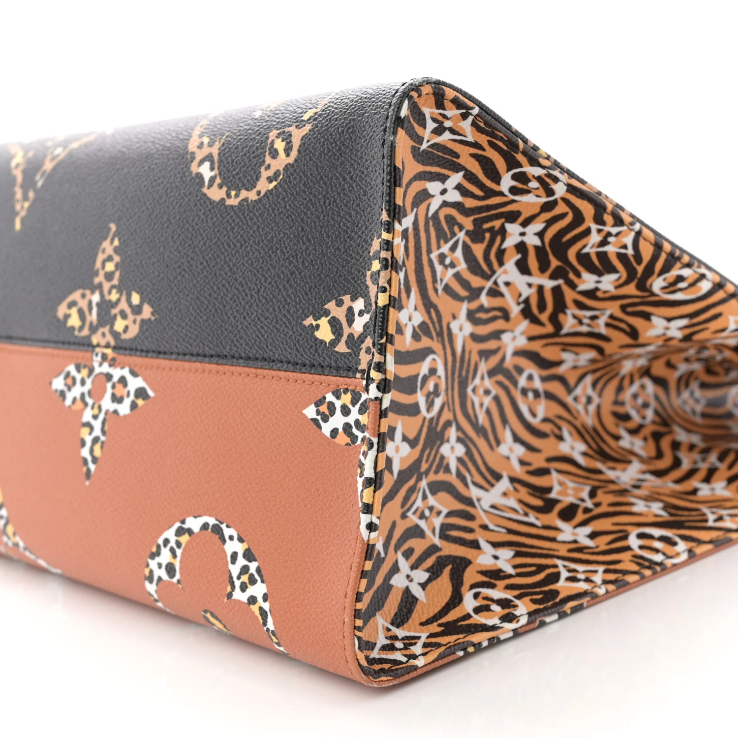 Monogram Giant Jungle Onthego GM Black - Image 10