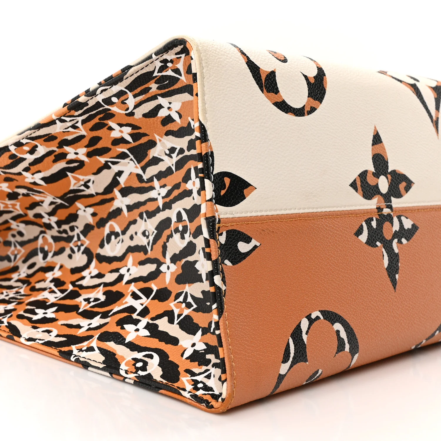 Monogram Giant Jungle Onthego GM Ivory - Image 8