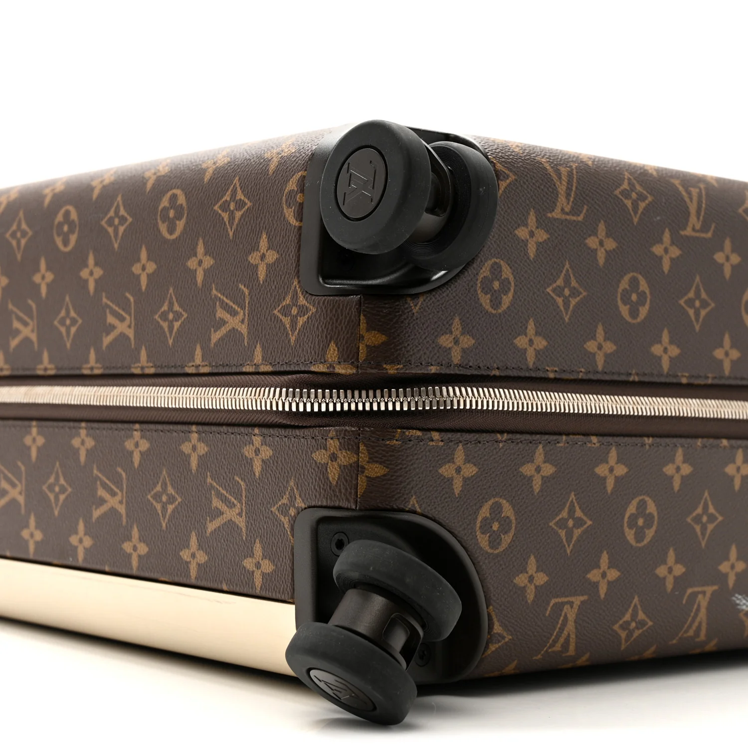Monogram Horizon 55 - Image 13