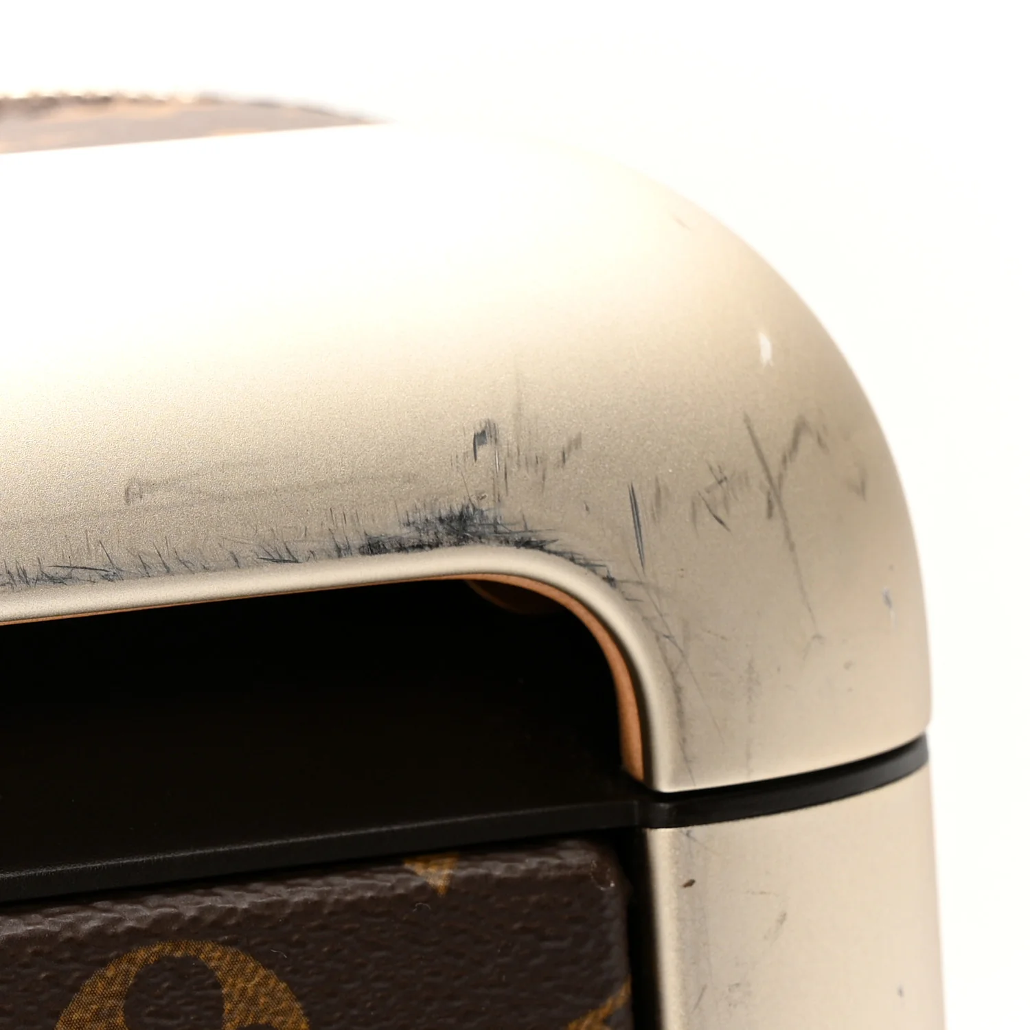 Monogram Horizon 55 - Image 21
