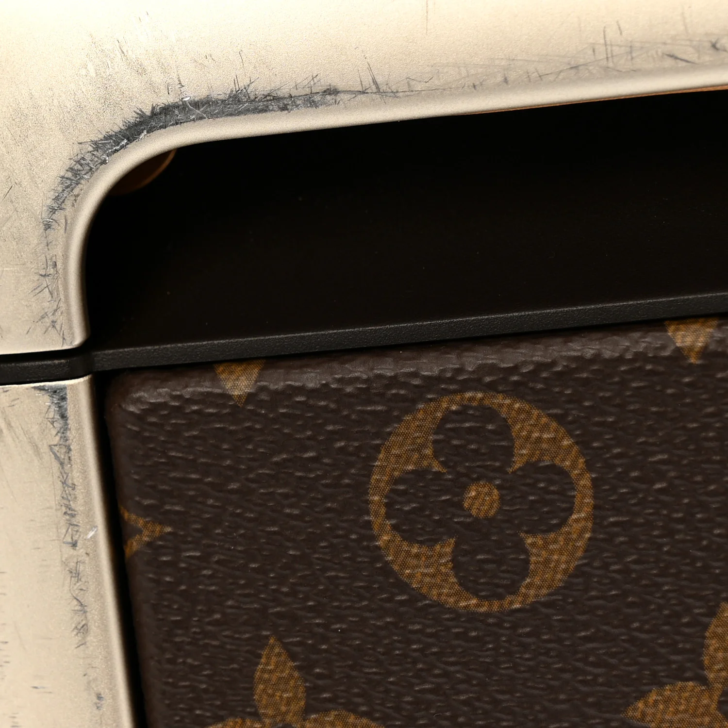 Monogram Horizon 55 - Image 23