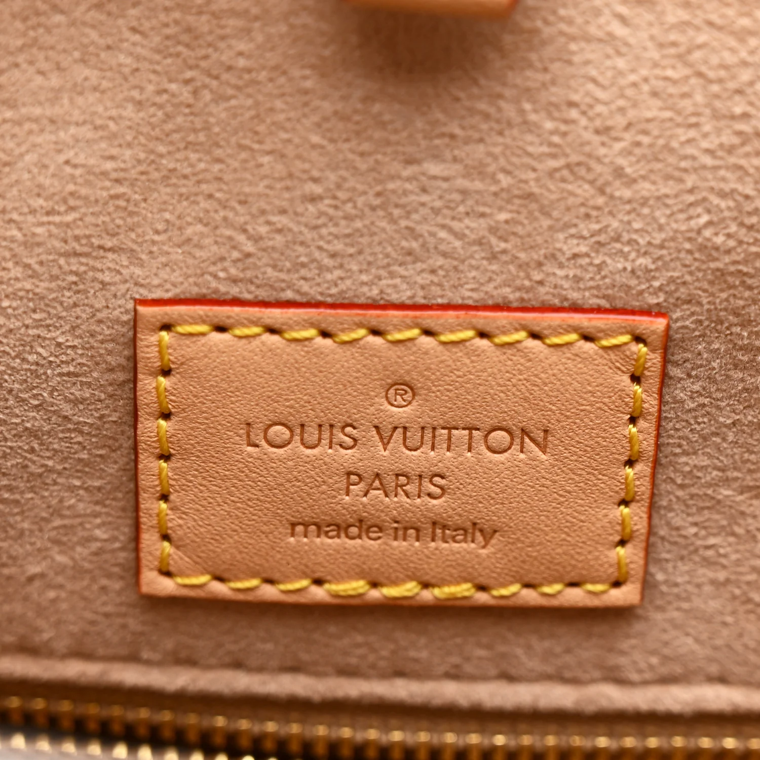Monogram Onthego MM Trianon Gray - Image 6