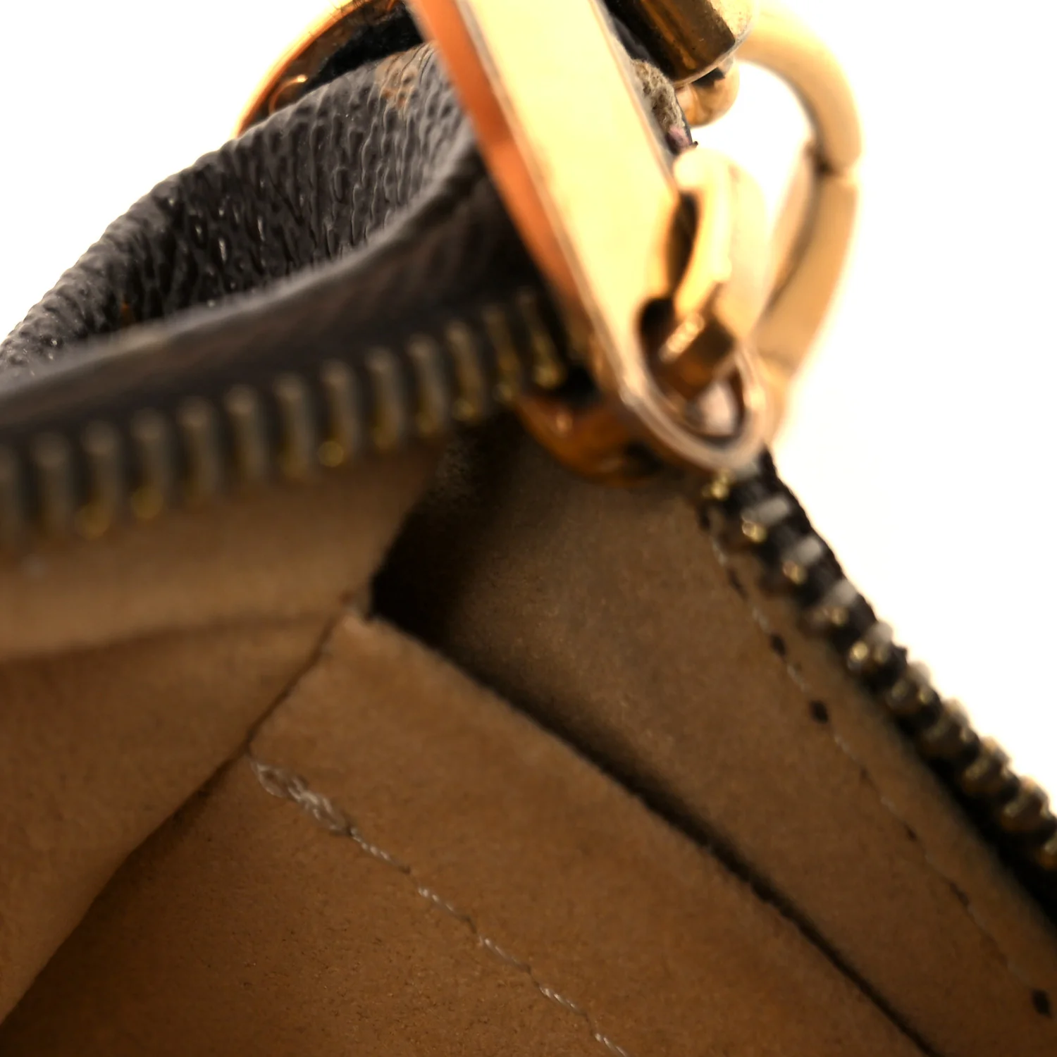 Monogram Pochette Milla MM - Image 7