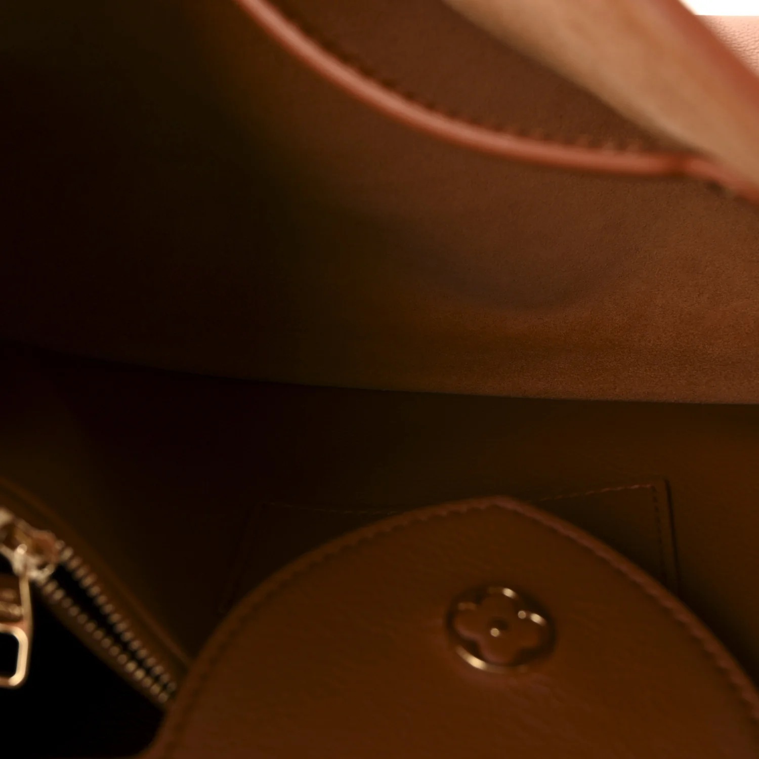Smooth Grained Calfskin Capucines GM Souple Cognac - Image 5