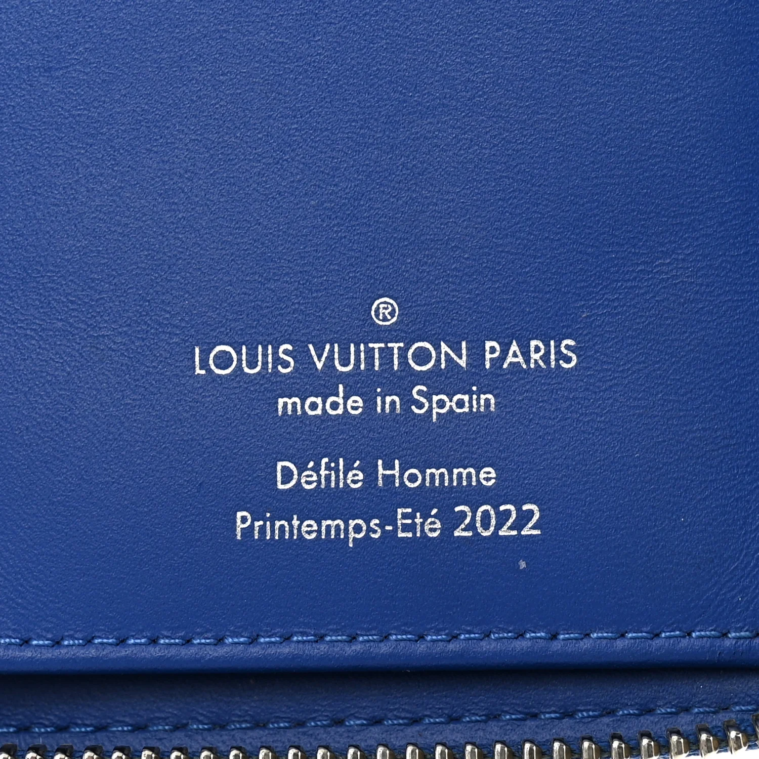 Taurillon Illusion Zippy Vertical Wallet Bleu Rose - Image 6