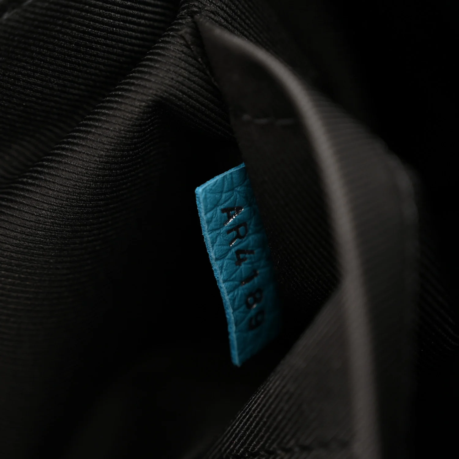 Taurillon Monogram Triangle Messenger Turquoise - Image 7