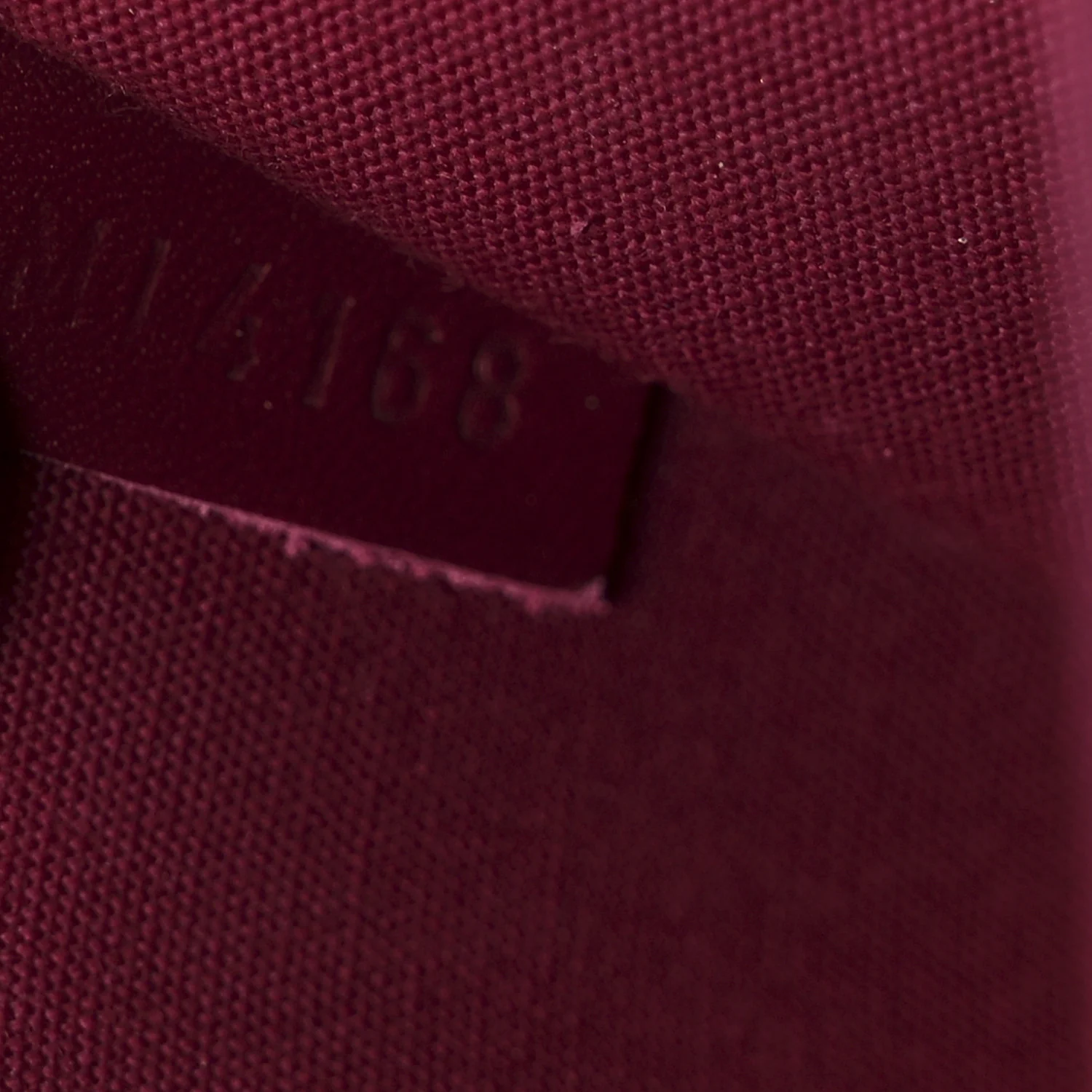 Vernis Felicie Chain Wallet Magenta - Image 8