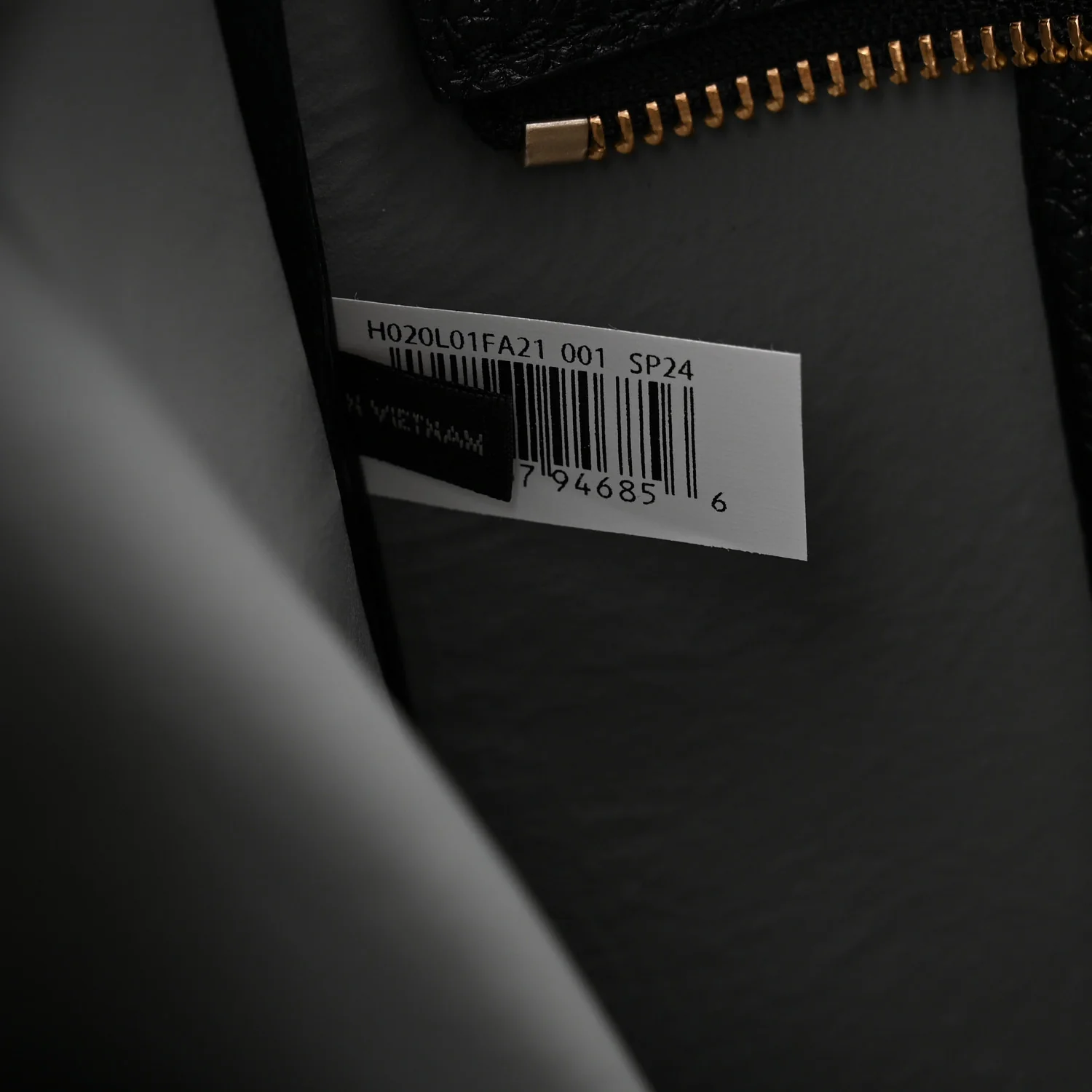 Grained Calfskin Large The Tote Bag Black - Image 7