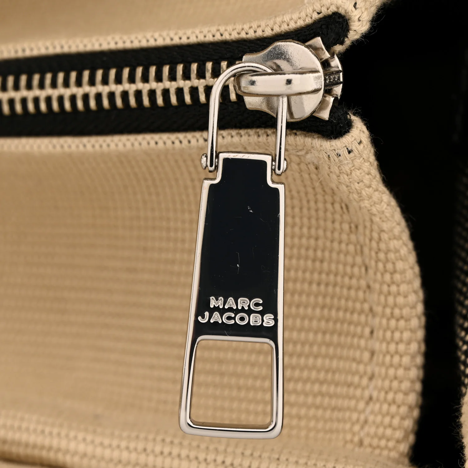 Jacquard Medium The Traveler Tote Bag Warm Sand - Image 13