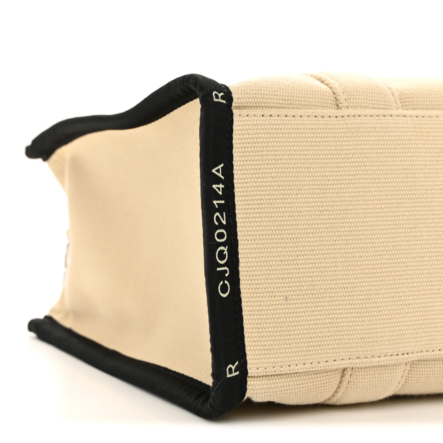 Jacquard Medium The Traveler Tote Bag Warm Sand - Image 9
