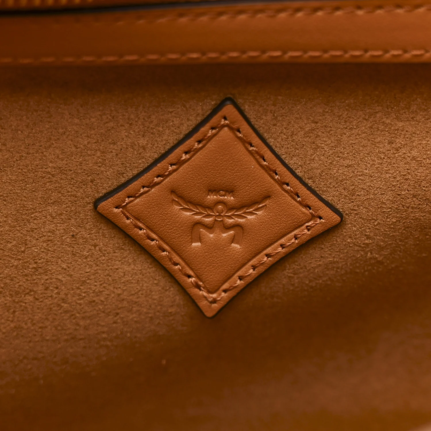 Visetos Medium Aren Messenger Bag Cognac - Image 6