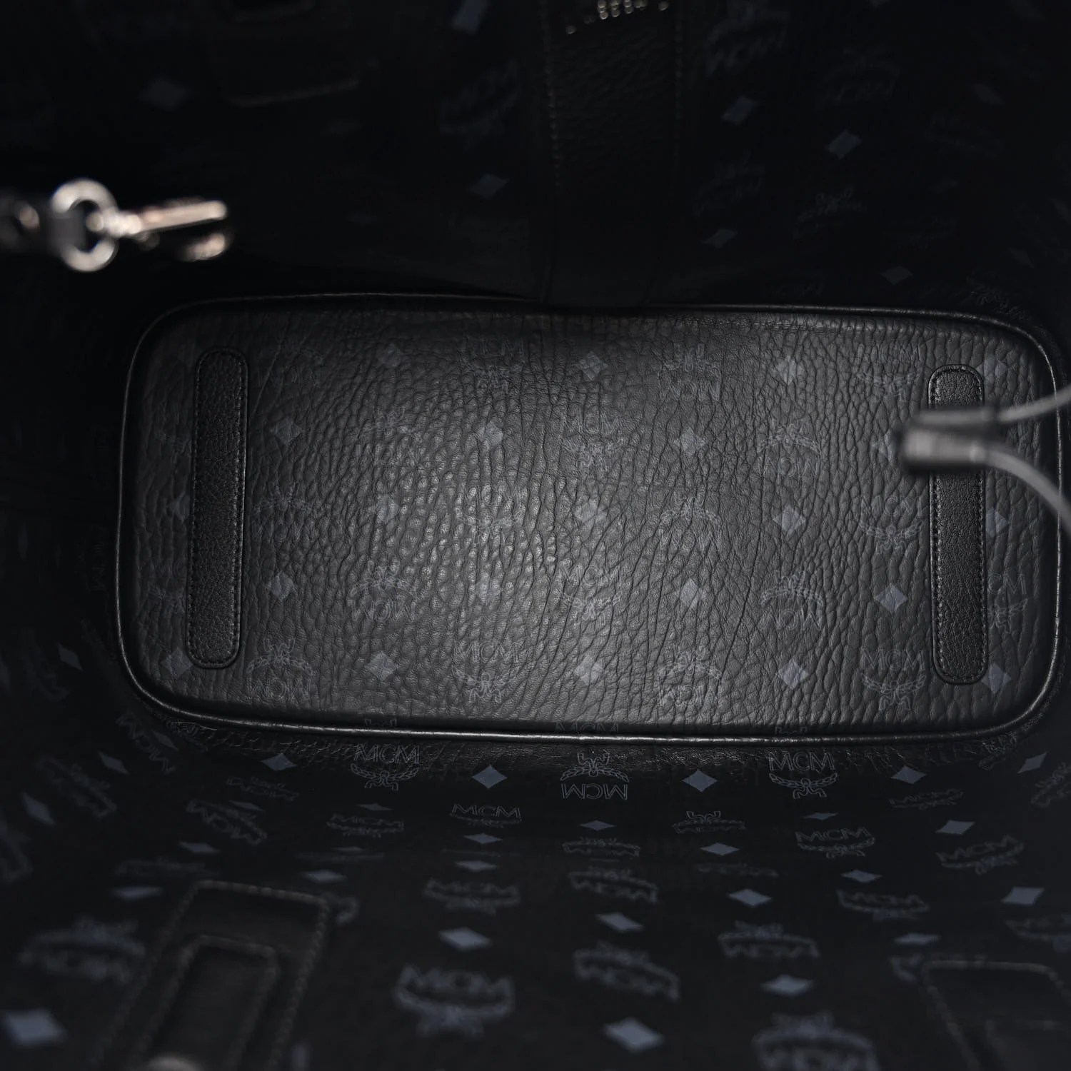 Visetos Medium Liz Reversible Shopper Tote Black - Image 7
