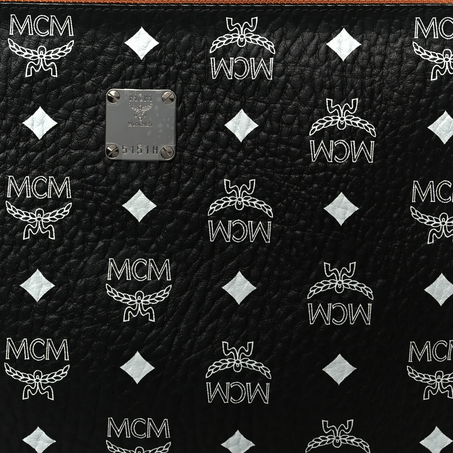 Visetos Medium Stark Wristlet Pouch Black Cognac - Image 8