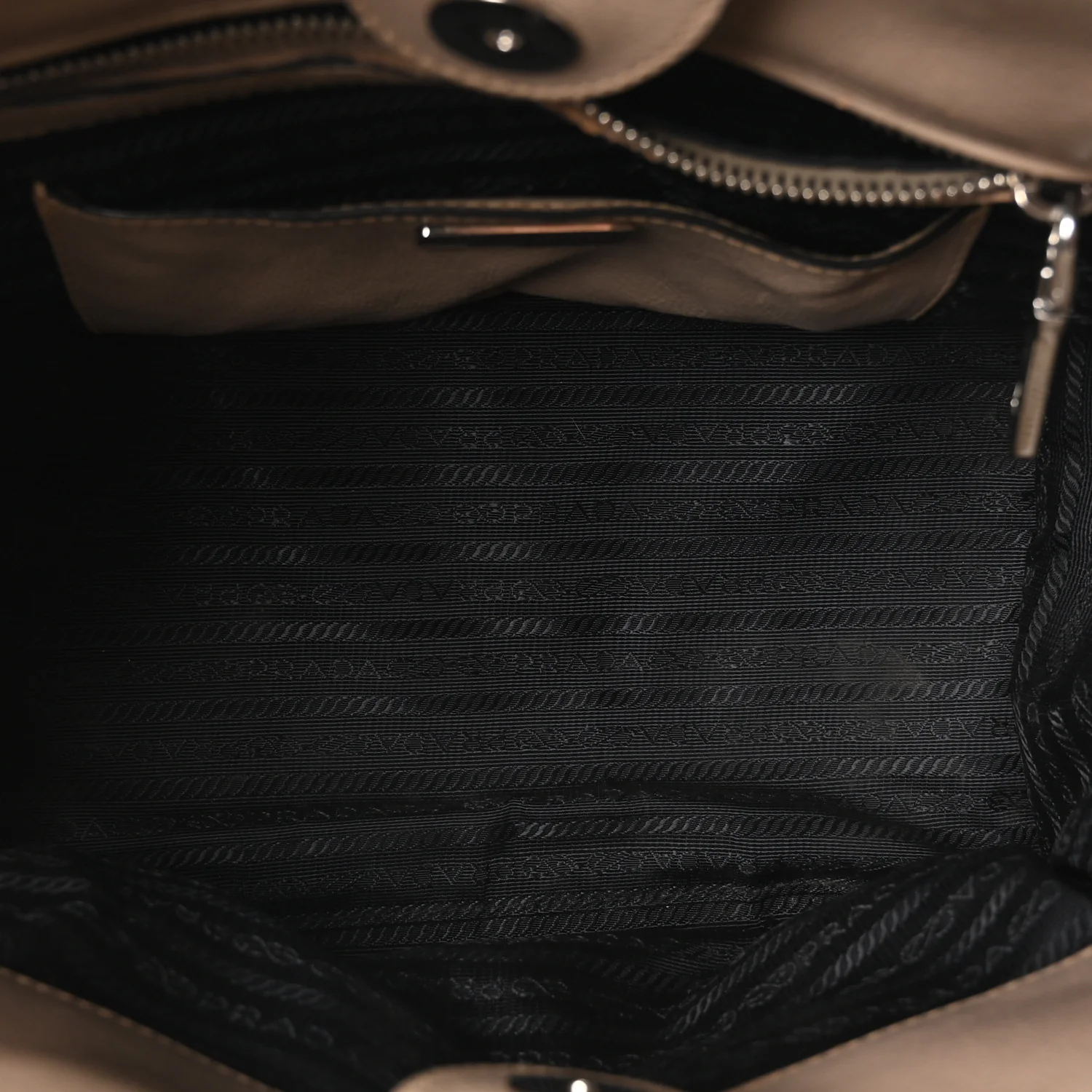 Glace Calf Twin Pocket Tote Quarzo - Image 5