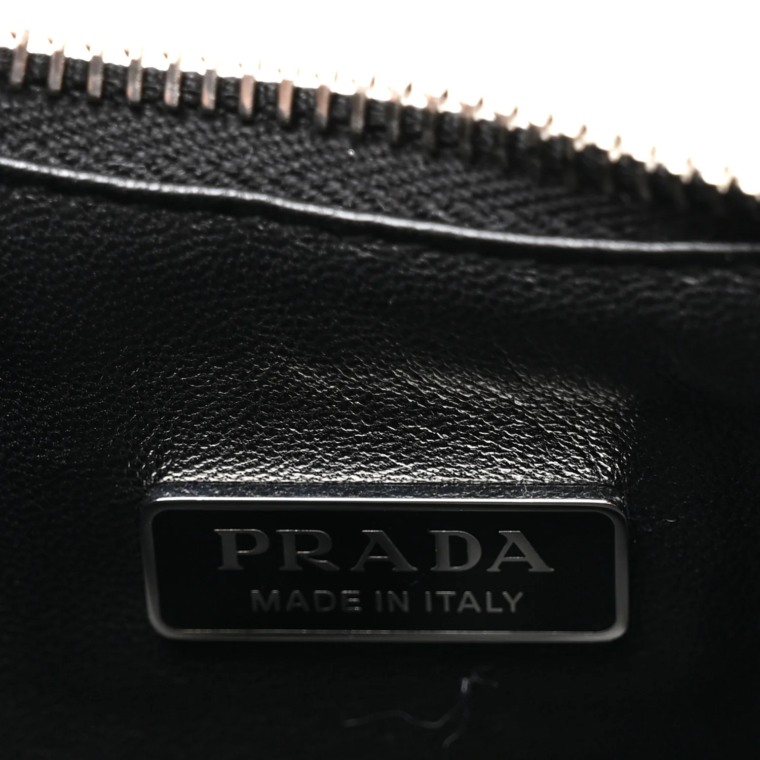 Nappa Soft Padded Re-Edition 2005 Shoulder Bag Black - Image 6
