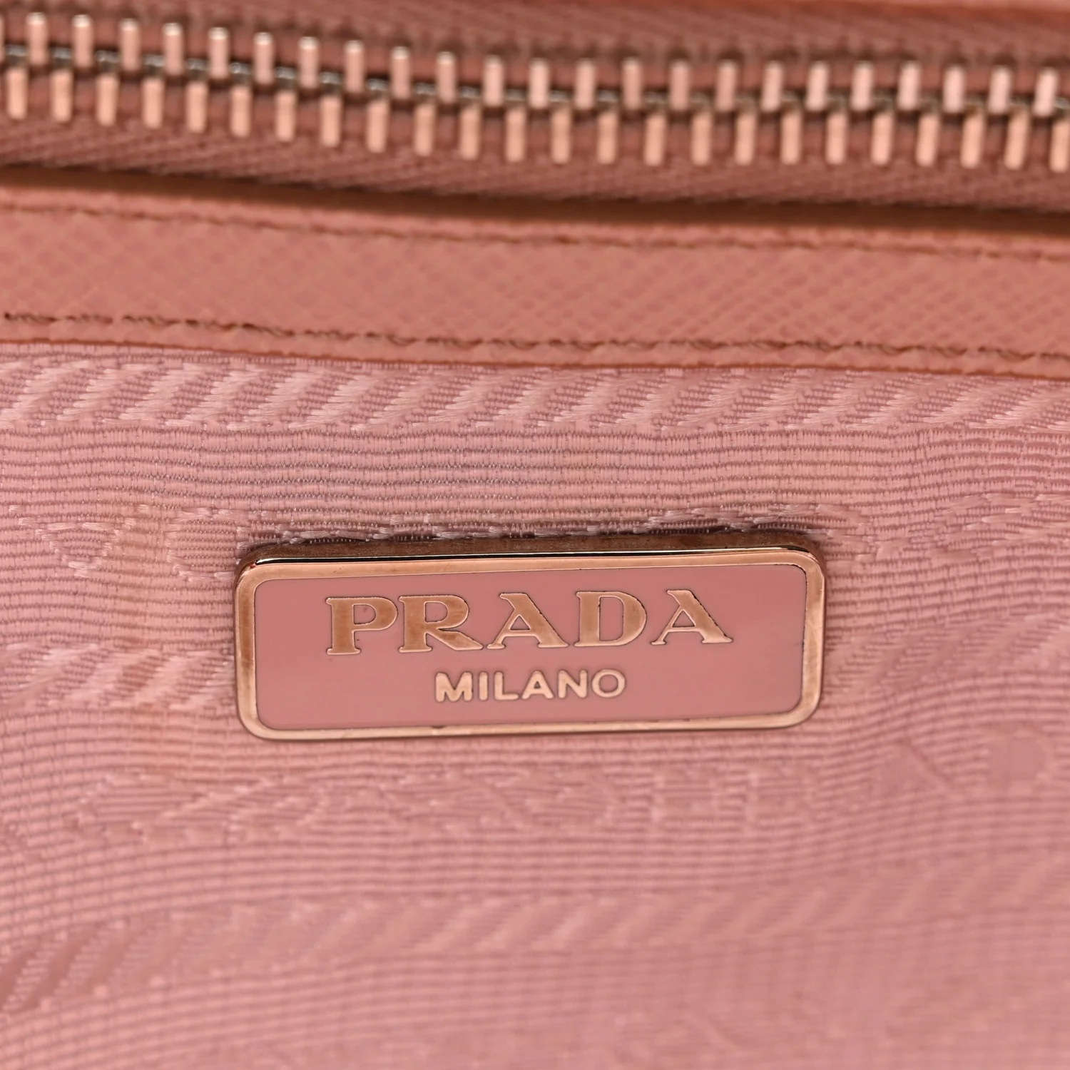 Nylon Tessuto Impunture Quilted Flap Opale - Image 6