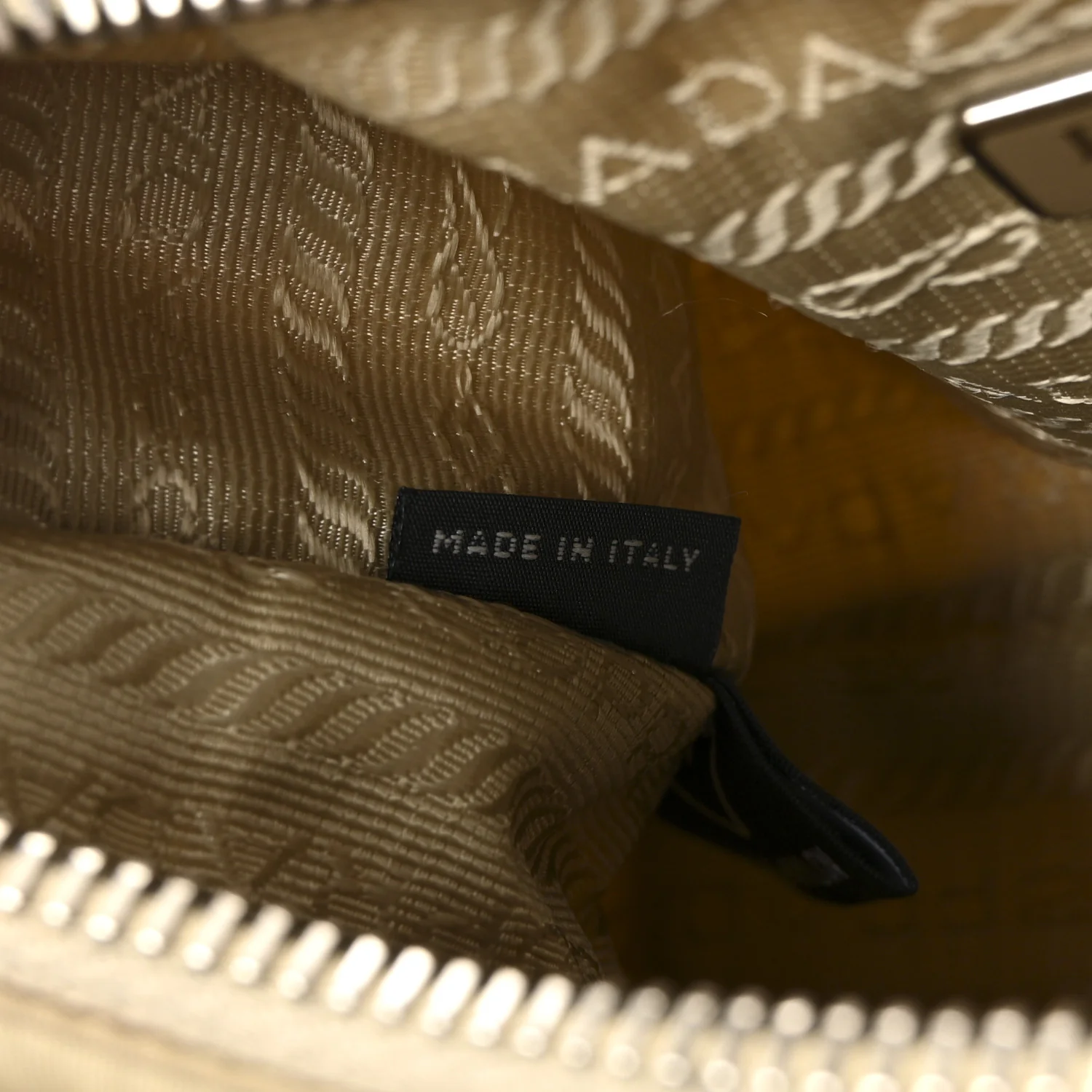 Re-Nylon Saffiano Re-Edition 2005 Shoulder Bag Deserto - Image 7