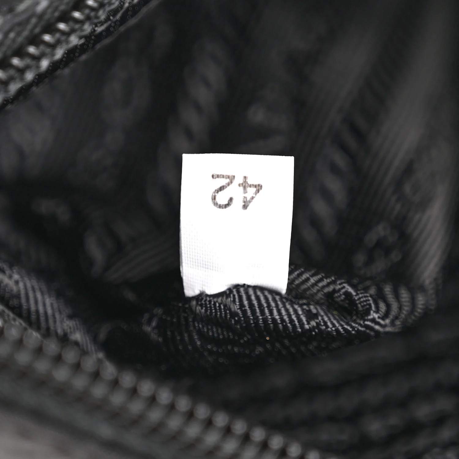 Re-Nylon Vela Pouch Black - Image 7