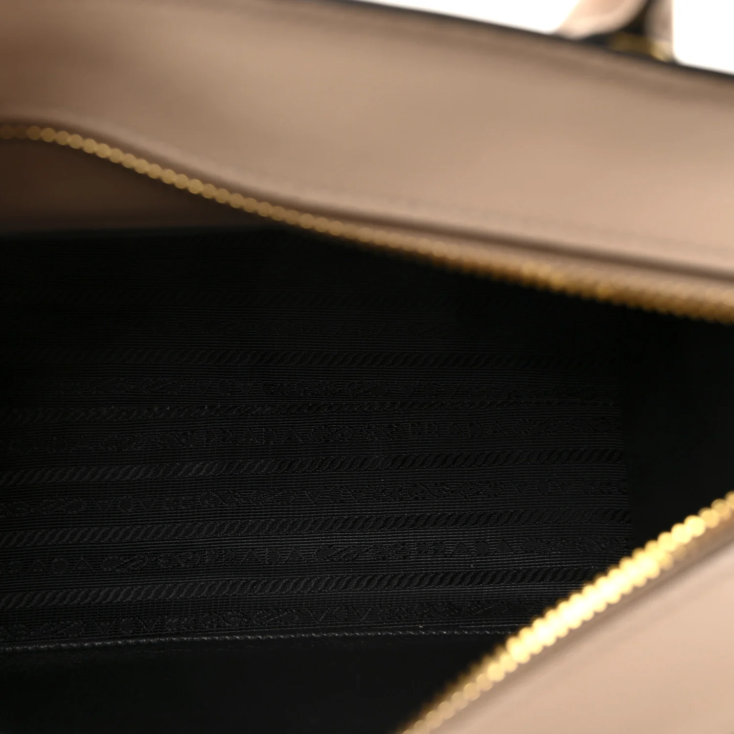 Saffiano City Calf Small Esplanade Tote Cammeo - Image 5