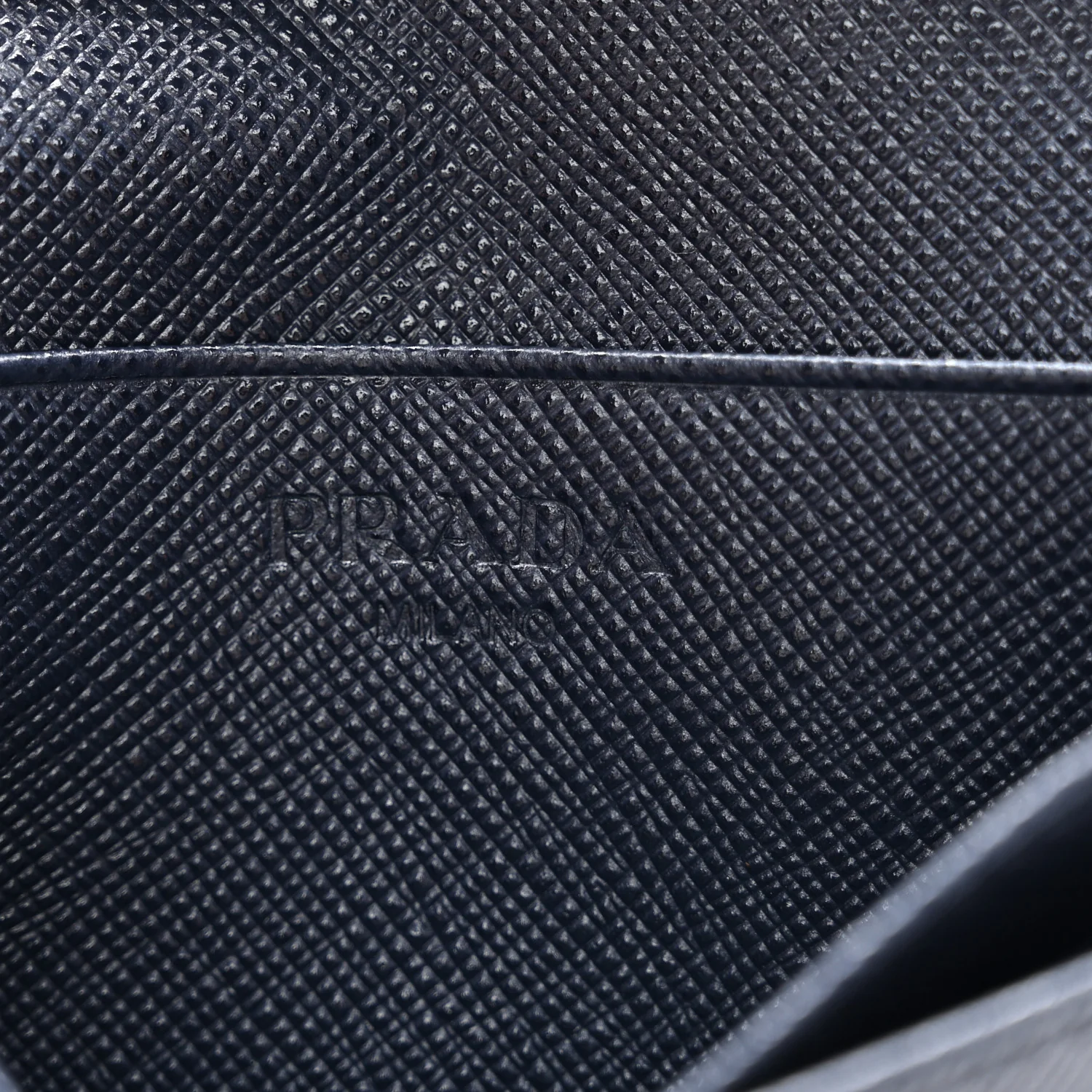 Saffiano Flap Card Holder Baltico - Image 6