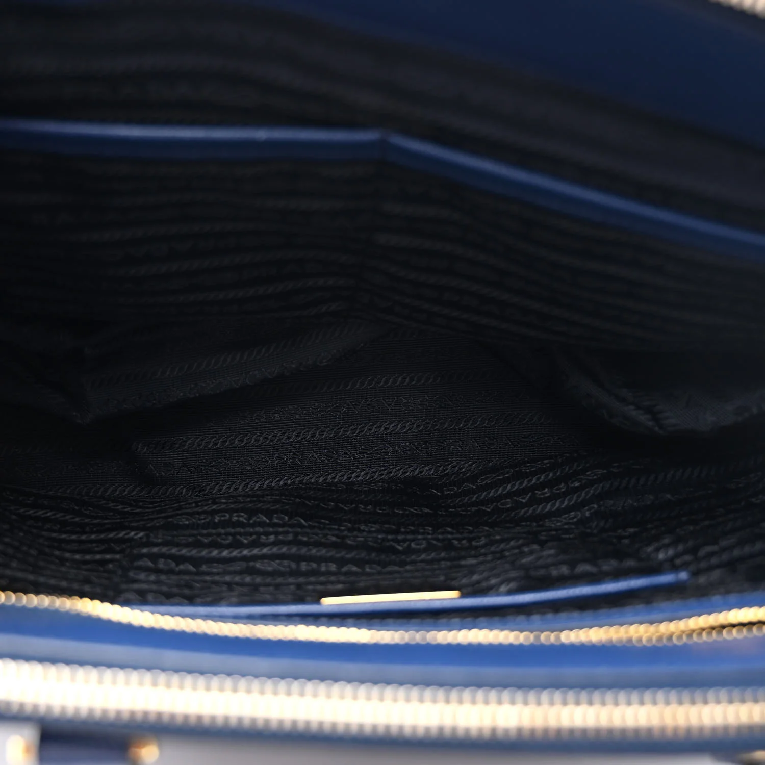 Saffiano Lux Medium Galleria Double Zip Tote Bluette - Image 5