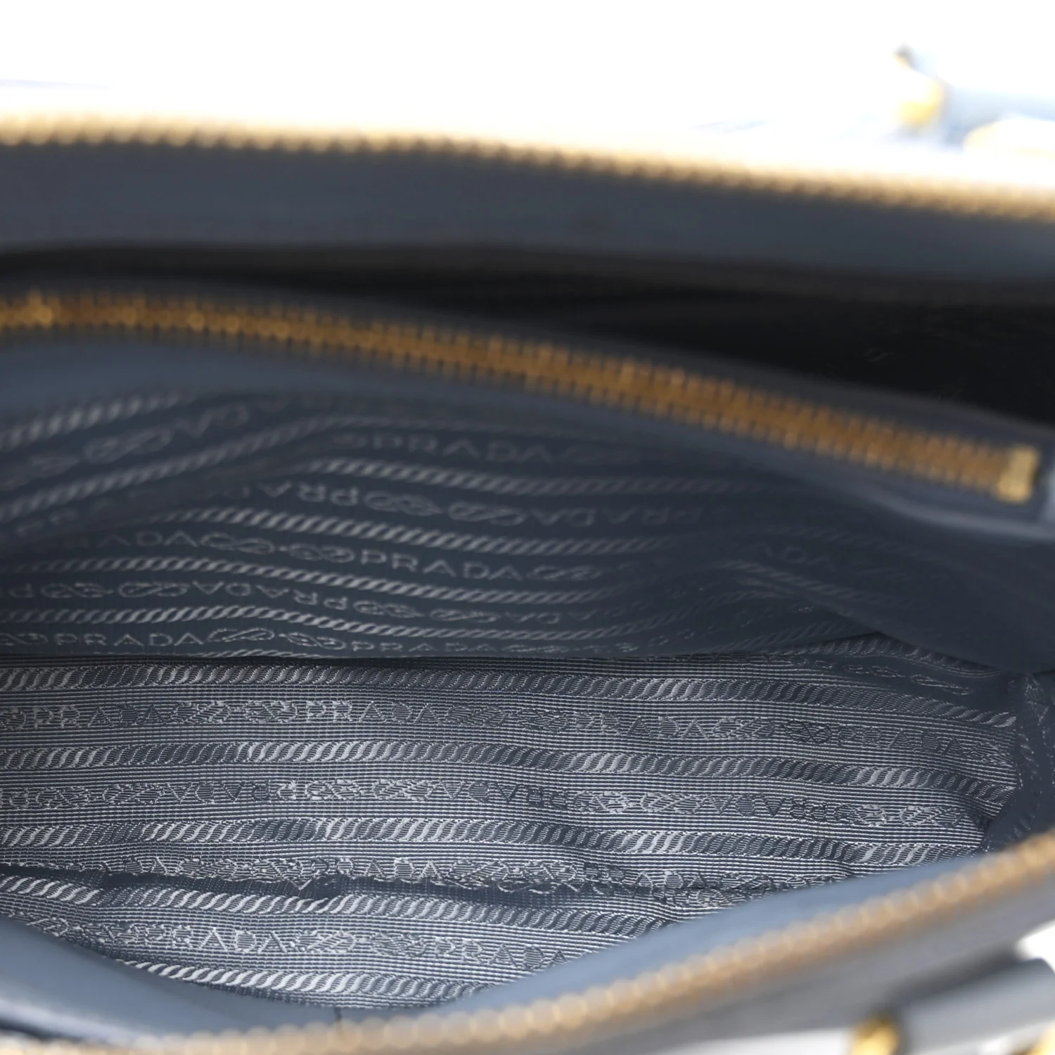 Saffiano Lux Medium Promenade Tote Astrale - Image 6