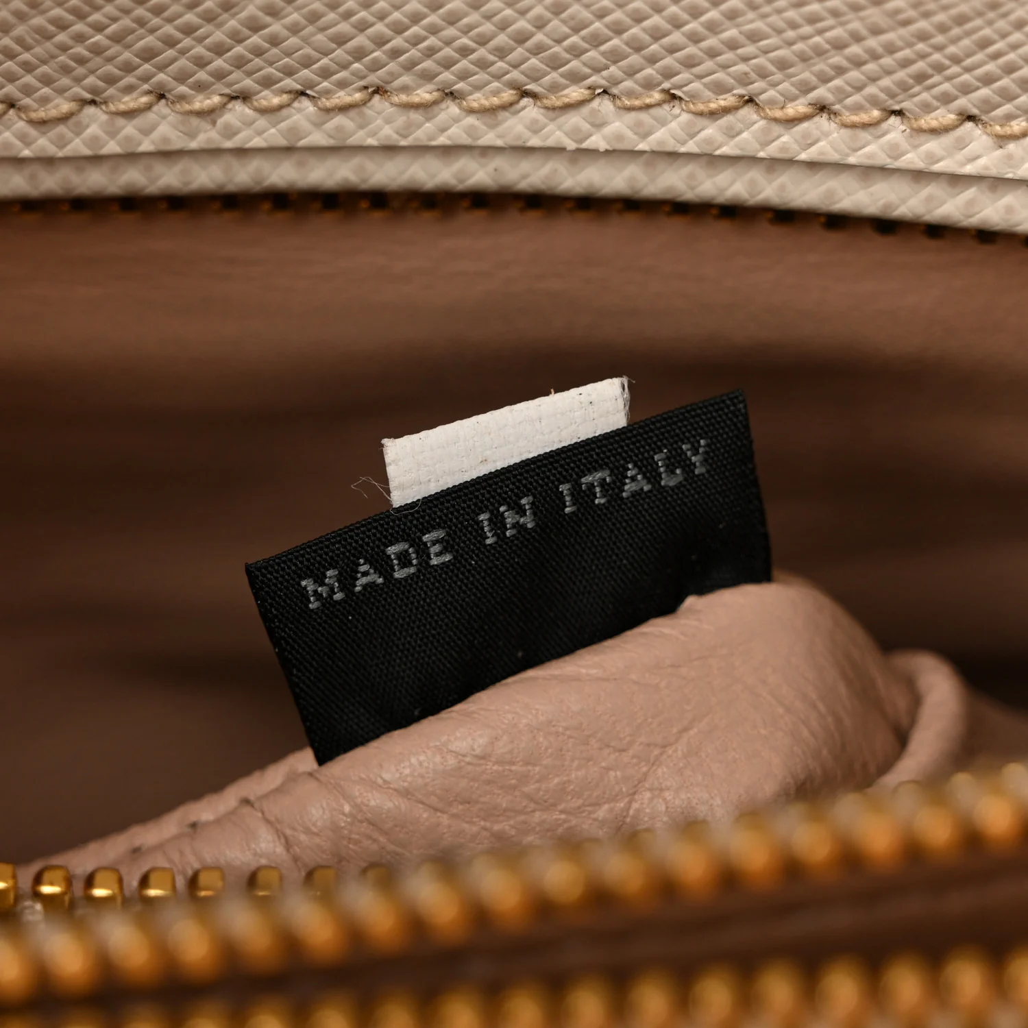 Saffiano Lux Pattina Tote Talco - Image 7