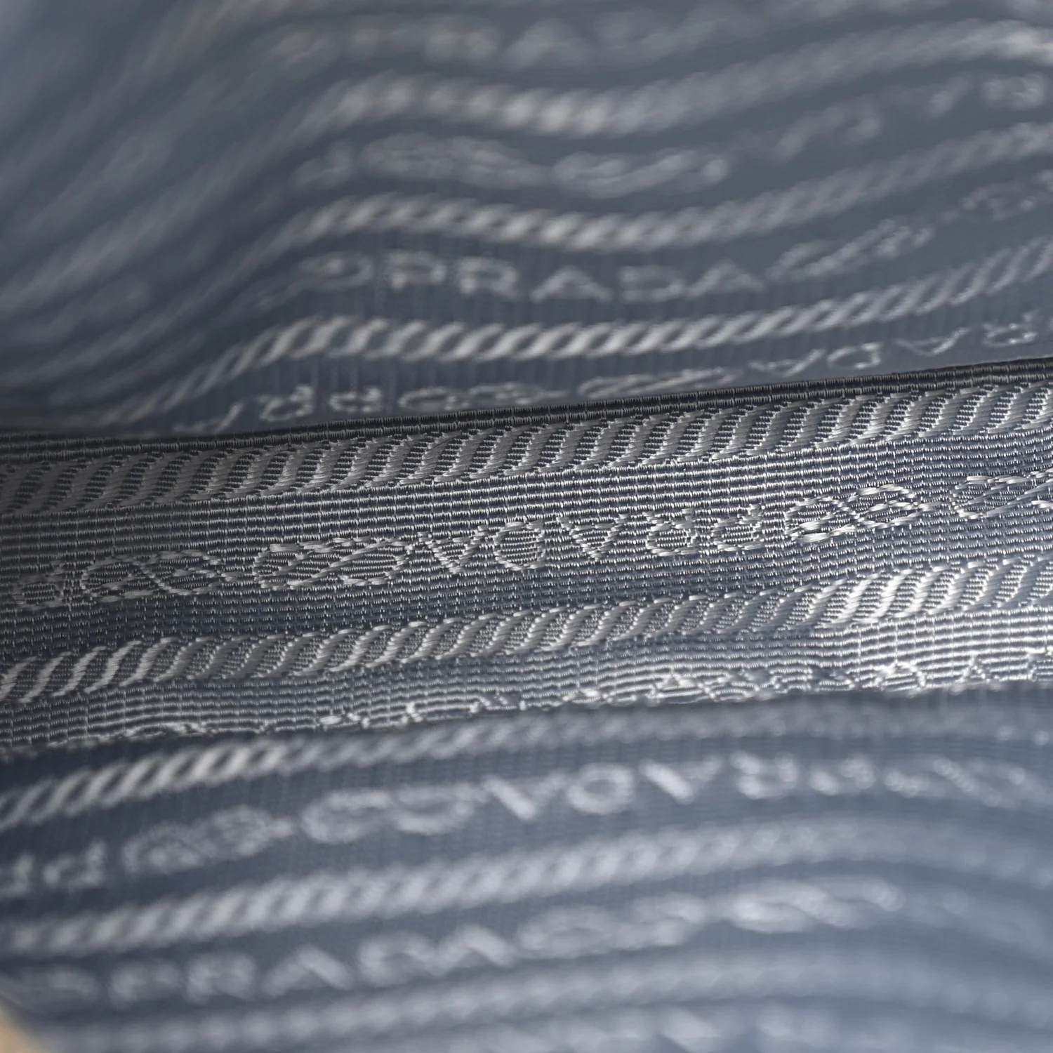 Saffiano Lux Small Promenade Tote Aviazione - Image 6