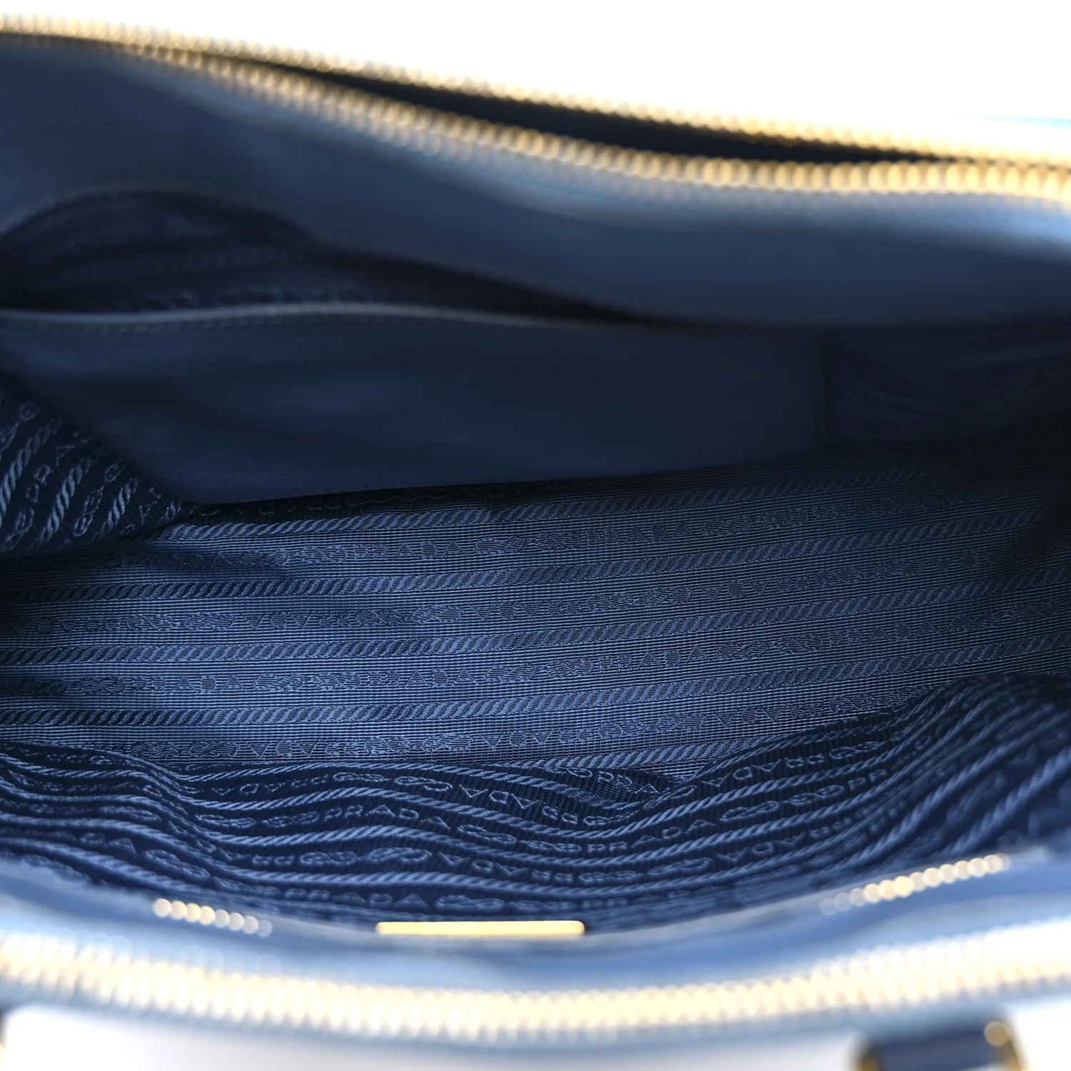 Saffiano Small Galleria Double Zip Tote Cobalto - Image 5