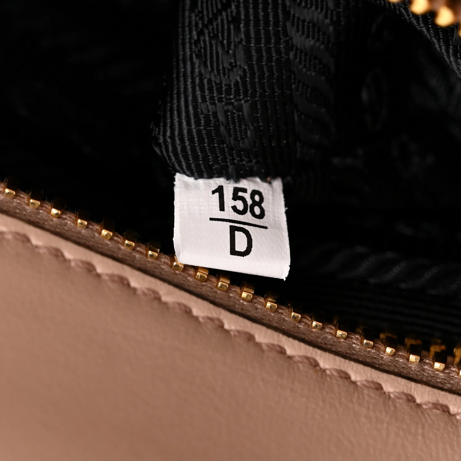 Saffiano Soft Calfskin Small Zippered Tote Cipria - Image 8