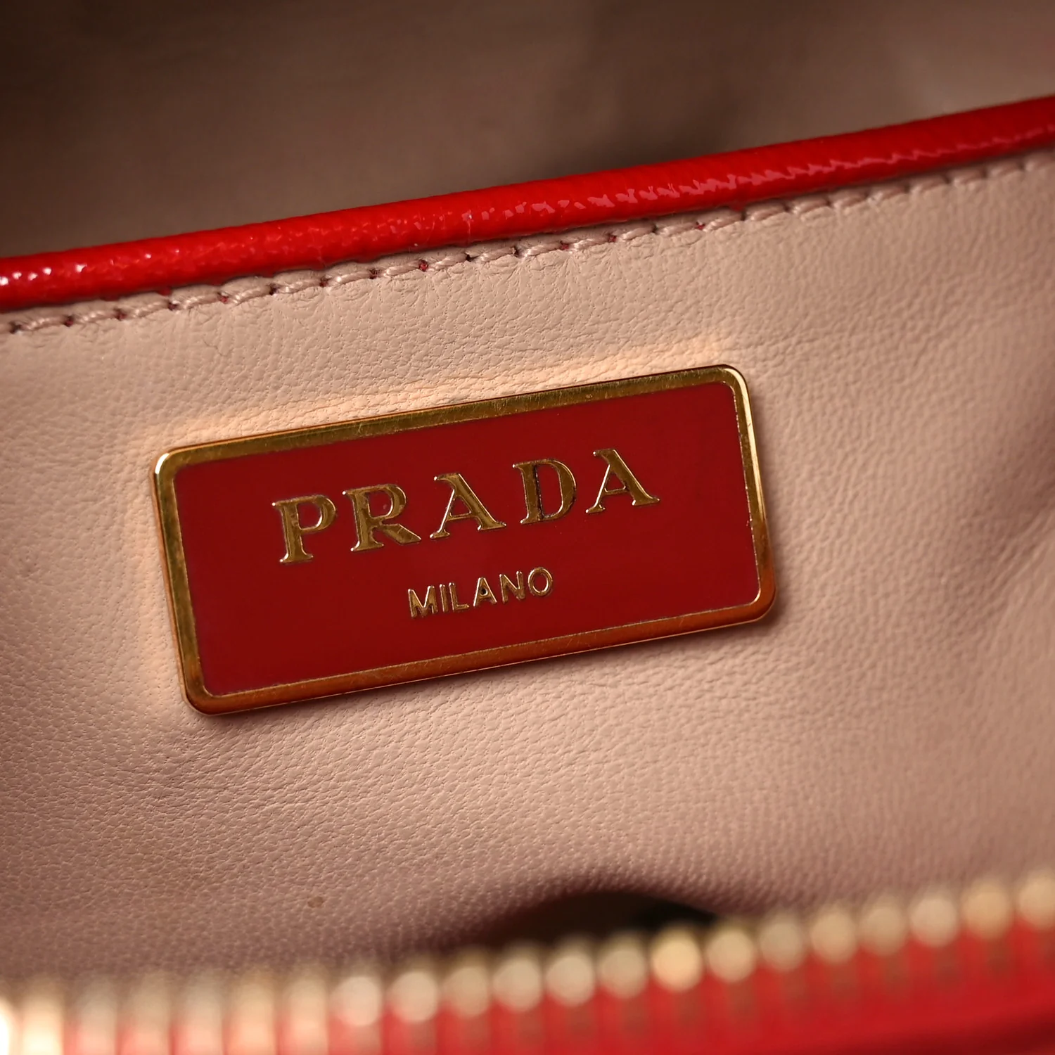Saffiano Vernice Crystal Pyramid Bag Rosso - Image 5