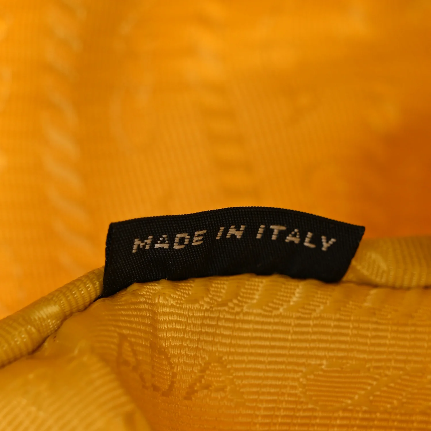 Tessuto Nylon Gaufre Shoulder Bag Giallo - Image 12