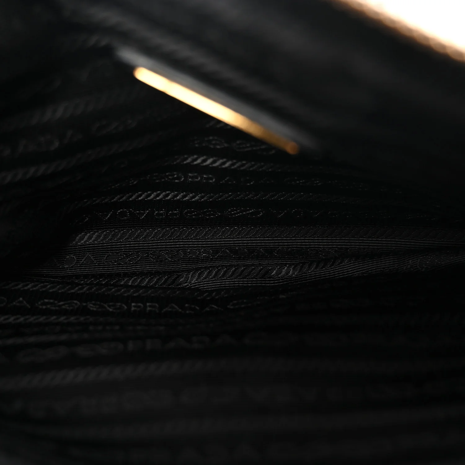 Vitello Daino Camera Crossbody Black - Image 5