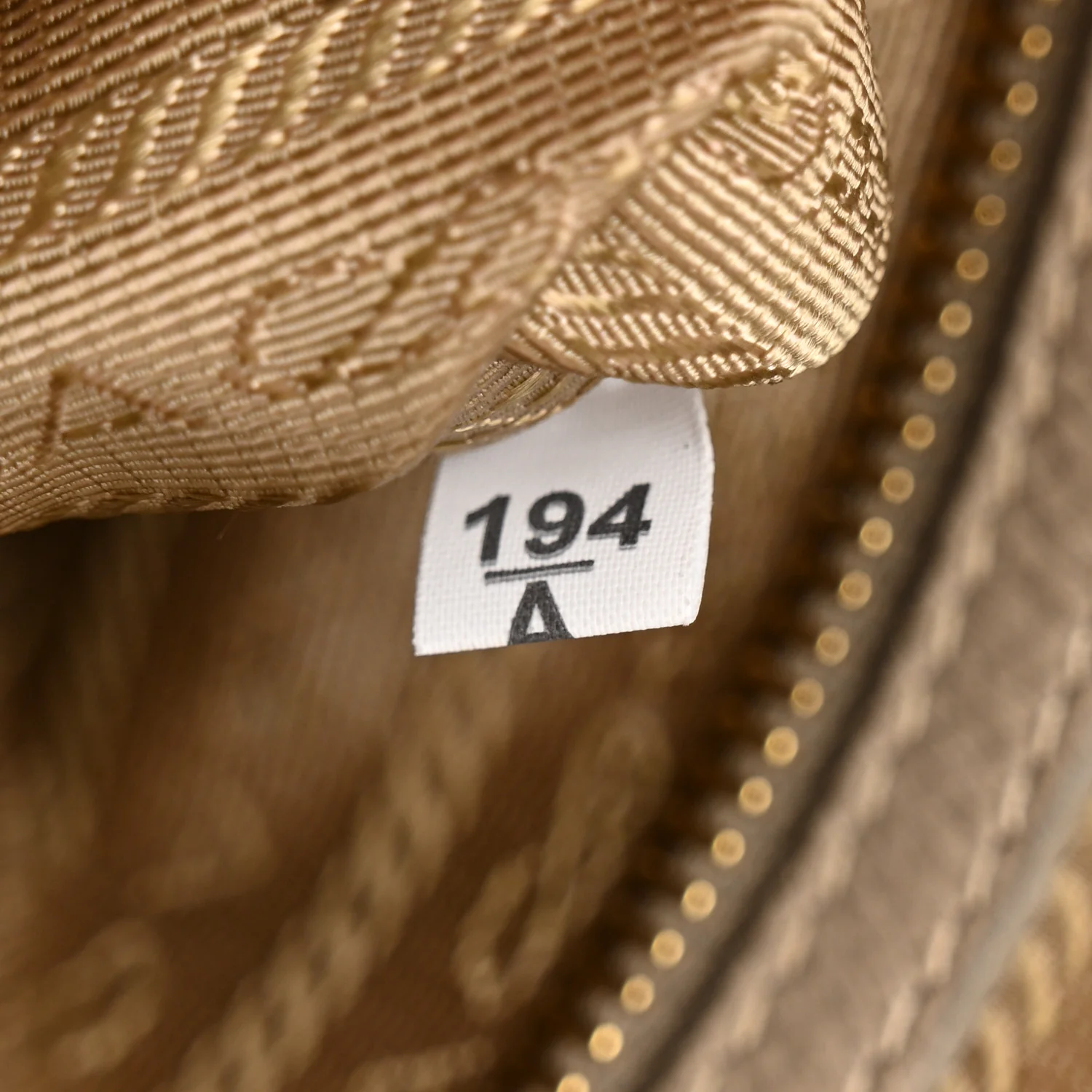 Vitello Daino Shopping Satchel Pomice - Image 8