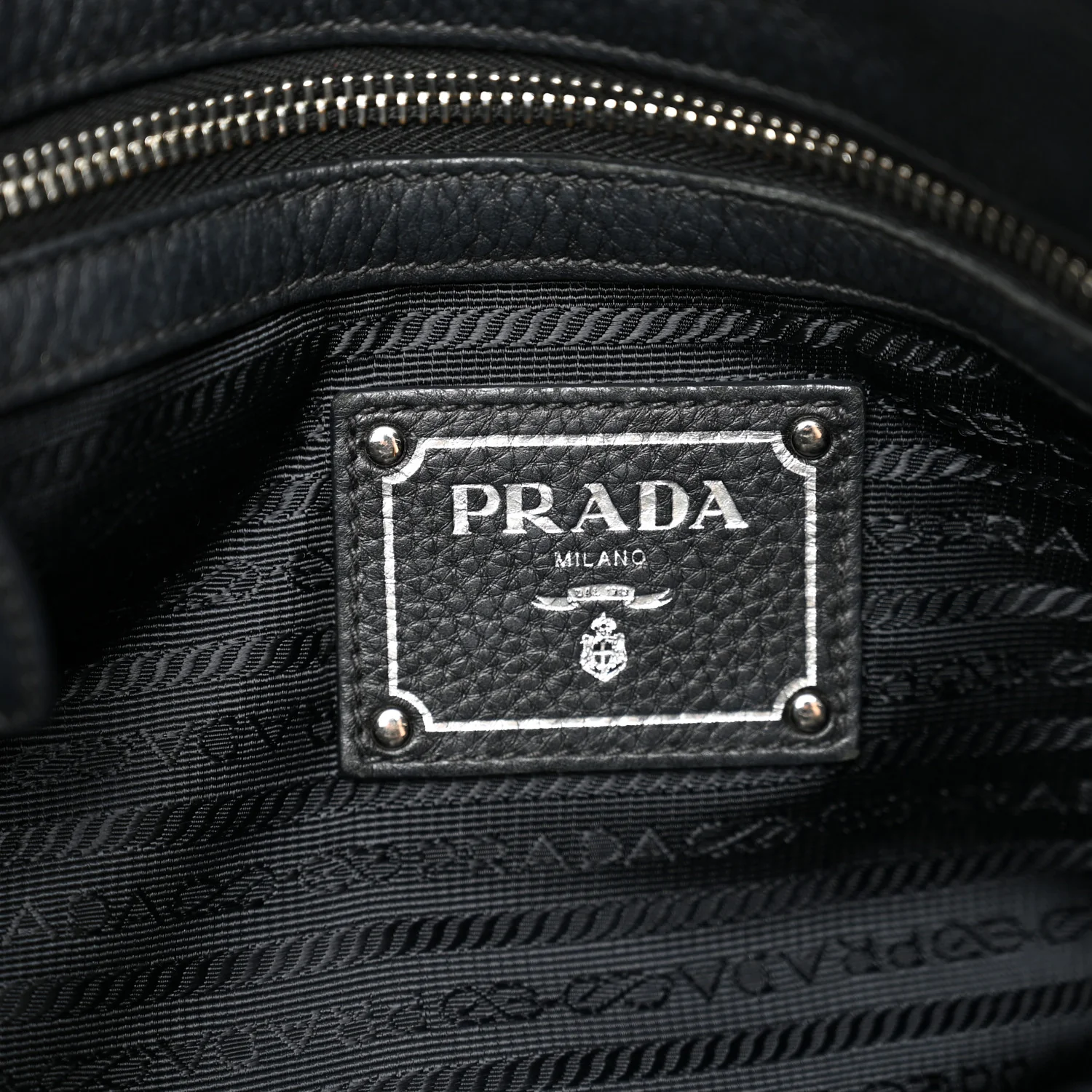 Vitello Daino Tote Black - Image 6
