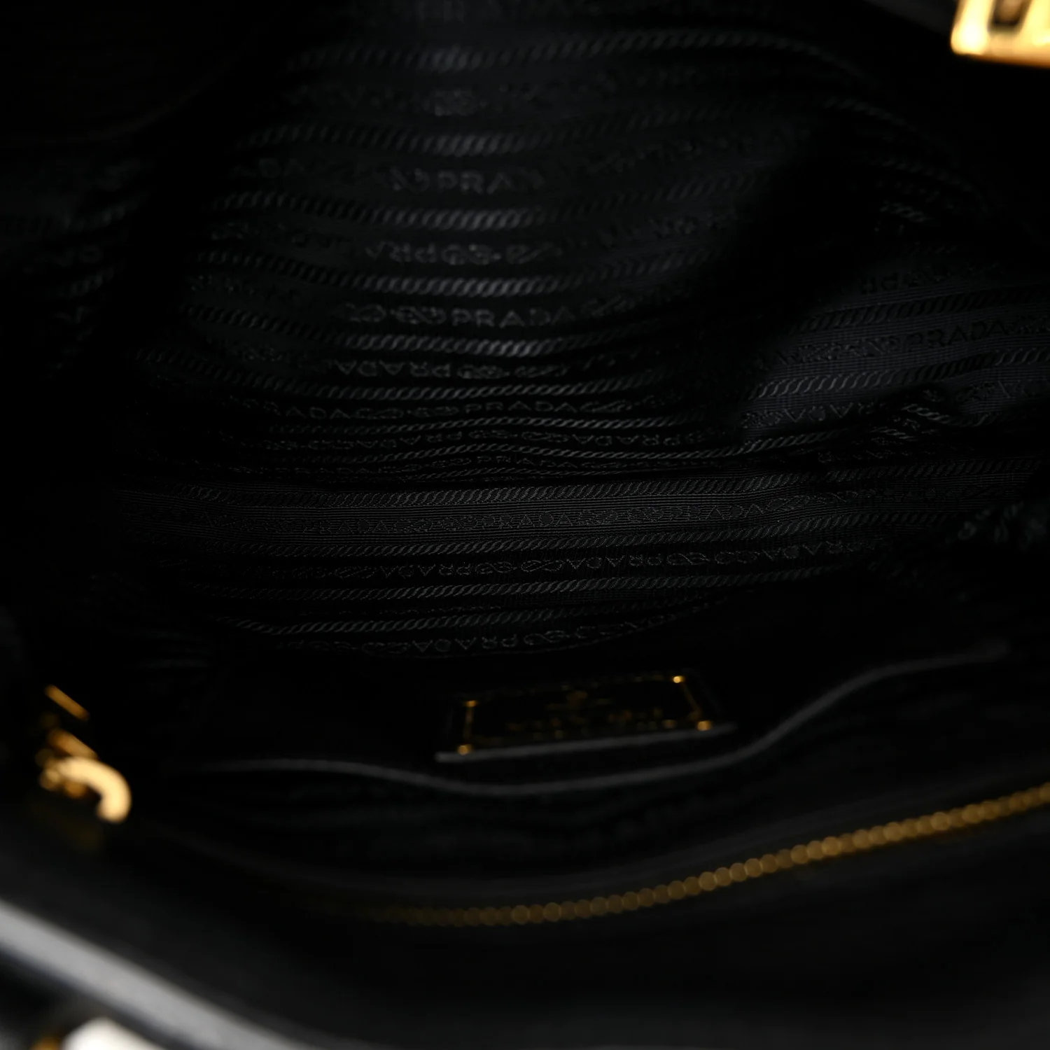 Vitello Daino Tote Black - Image 6