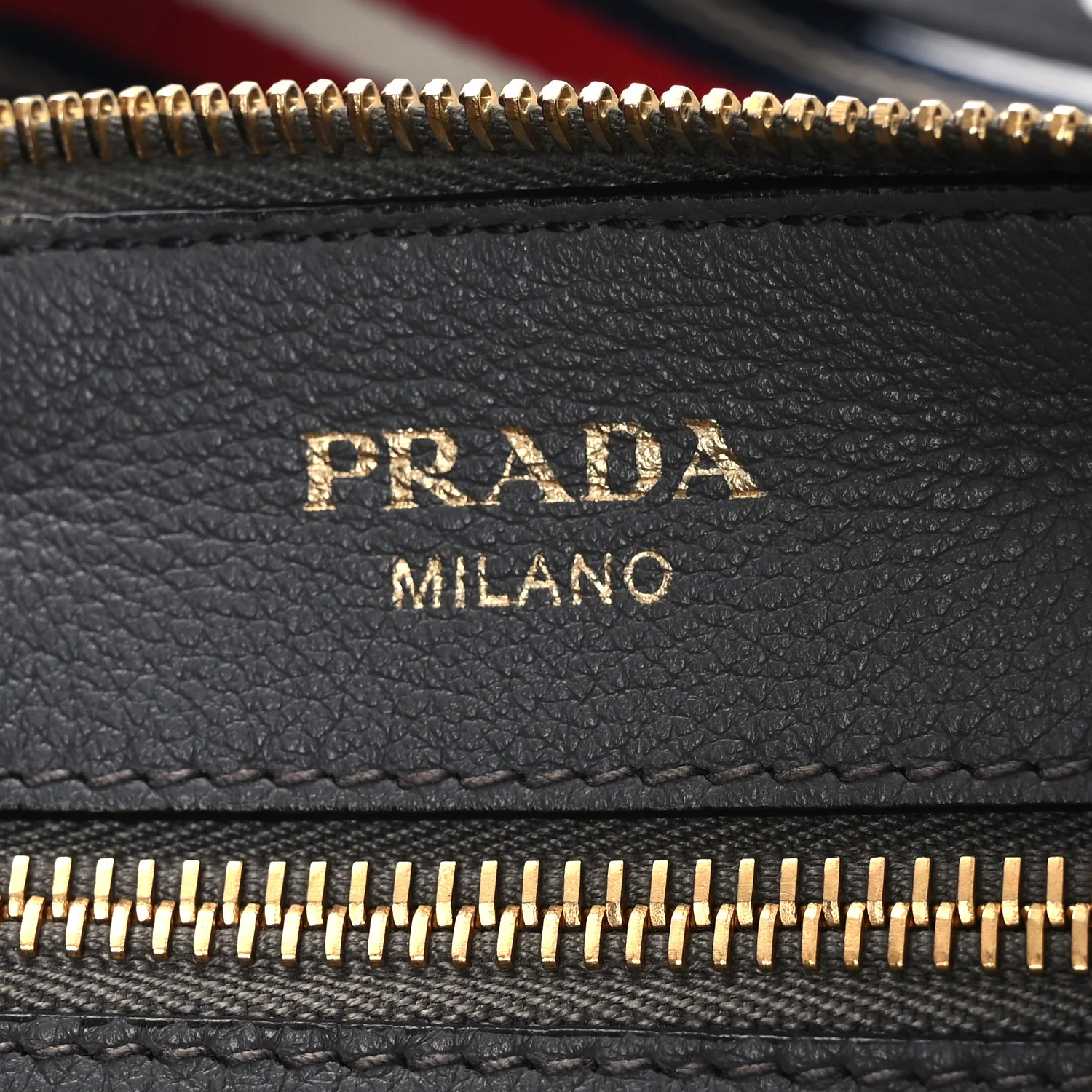 Vitello Daino Zippered Shoulder Bag Marmo - Image 6
