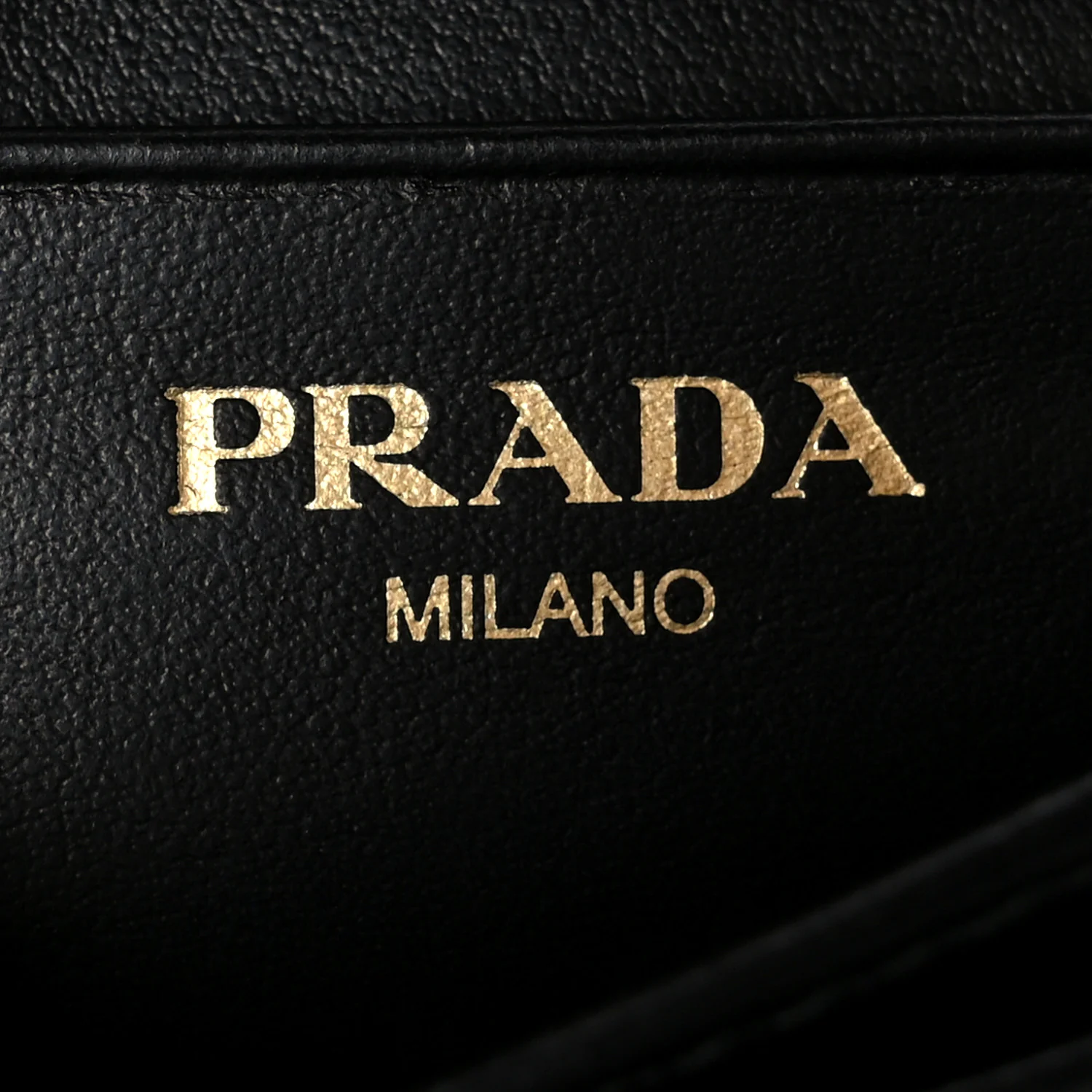 Vitello Move Triangle Logo Card Holder Black - Image 6