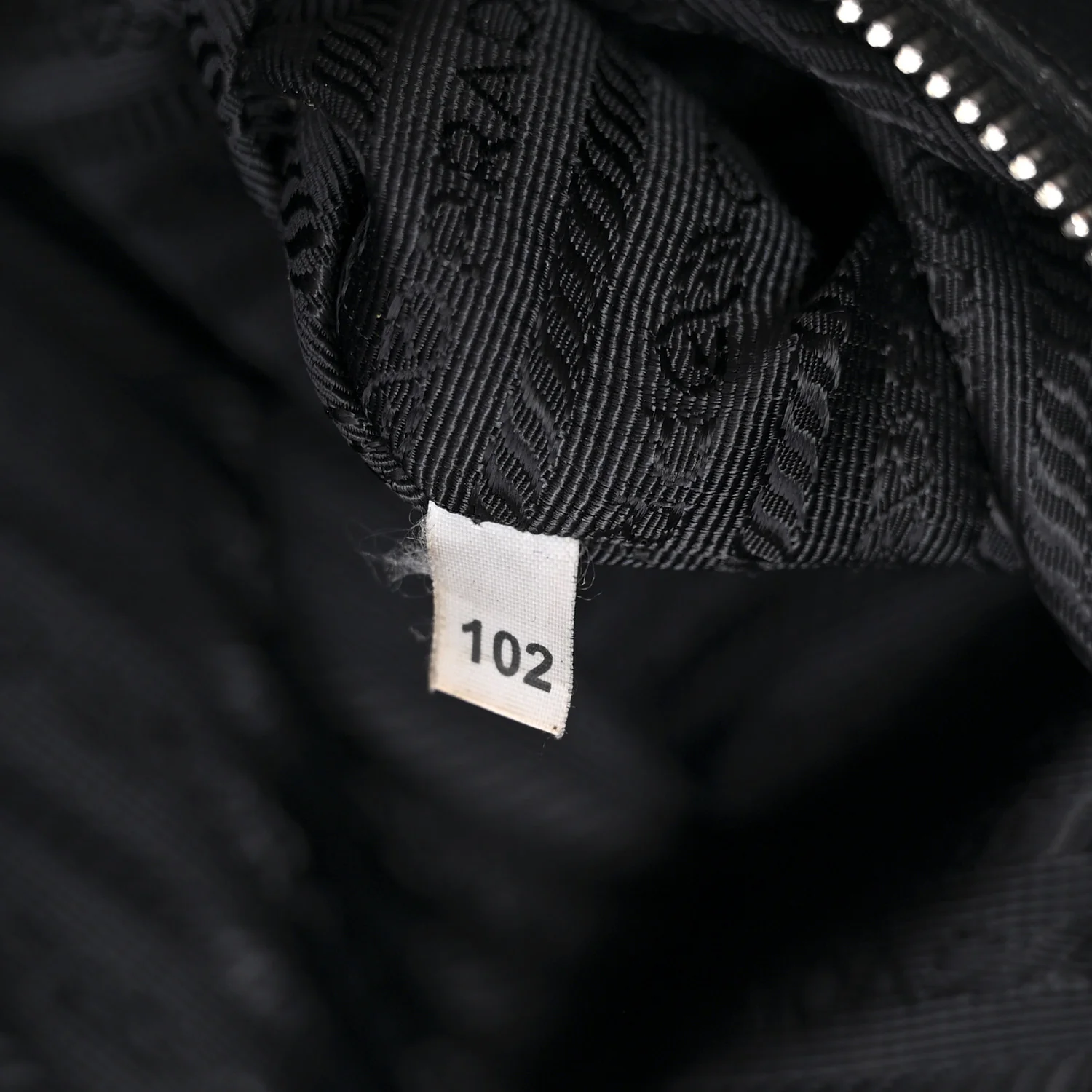 Vitello Phenix Tote Black - Image 7