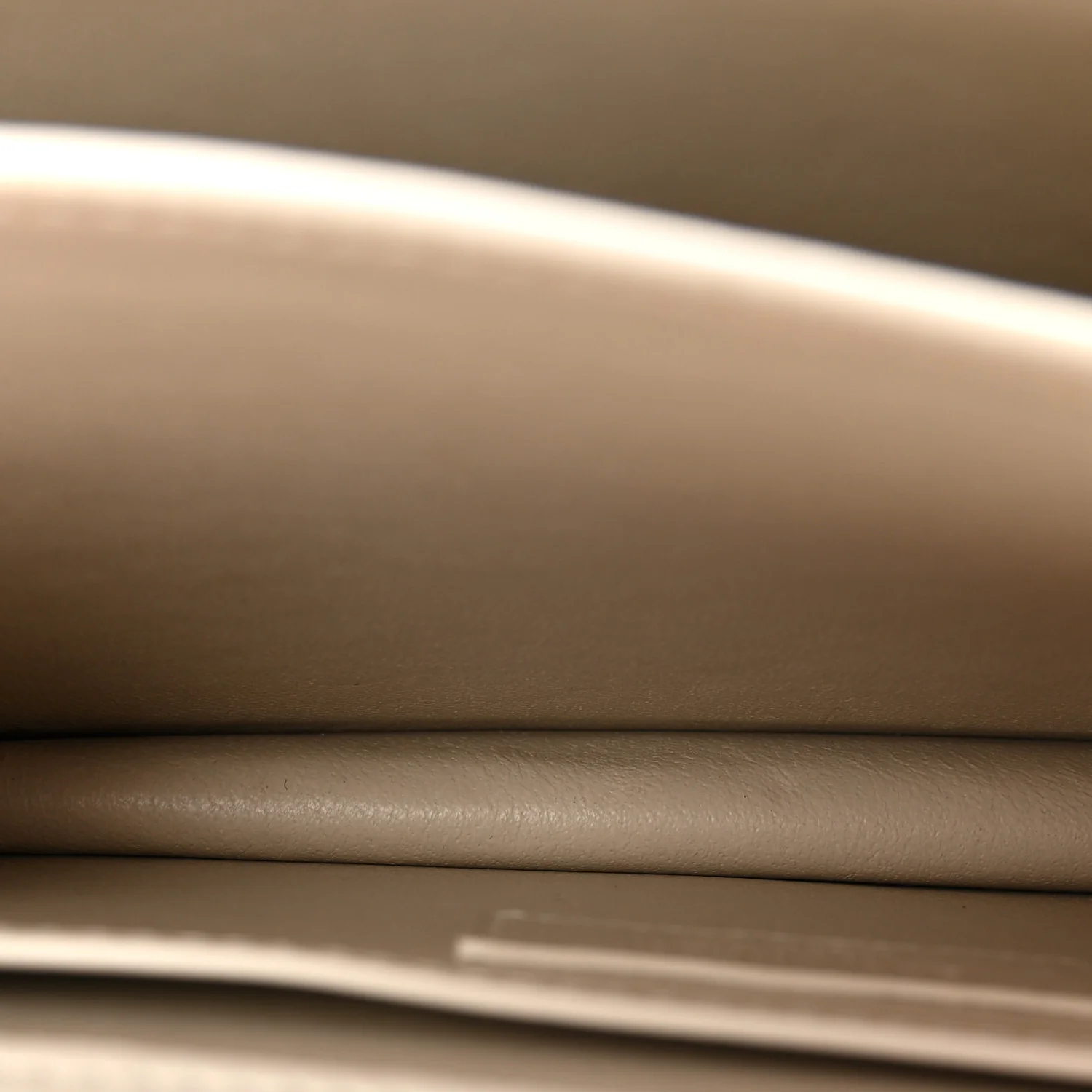 Calfskin Medium Monogram Sunset Crema Soft - Image 8