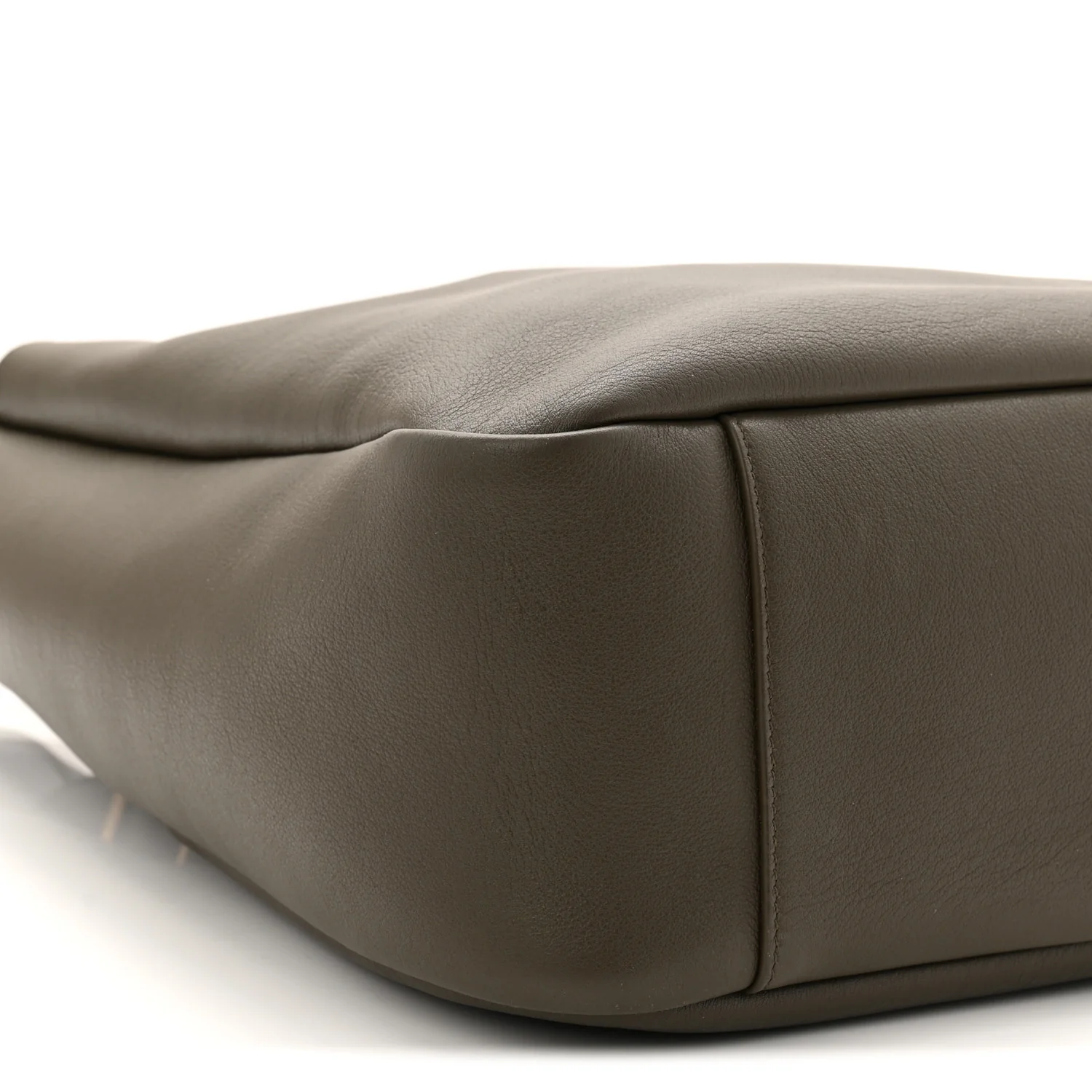 Smooth Calfskin Large Le 5 A 7 Soft Hobo Light Musk - Image 9