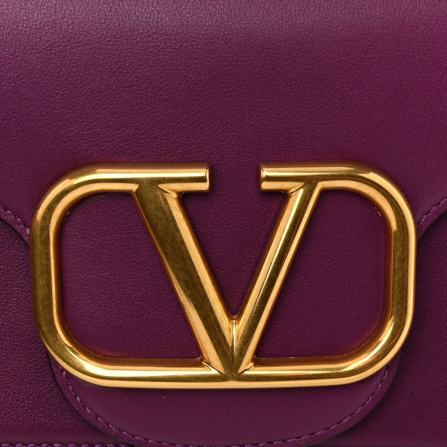 Calfskin Vlogo Loco Shoulder Bag Prune - Image 10