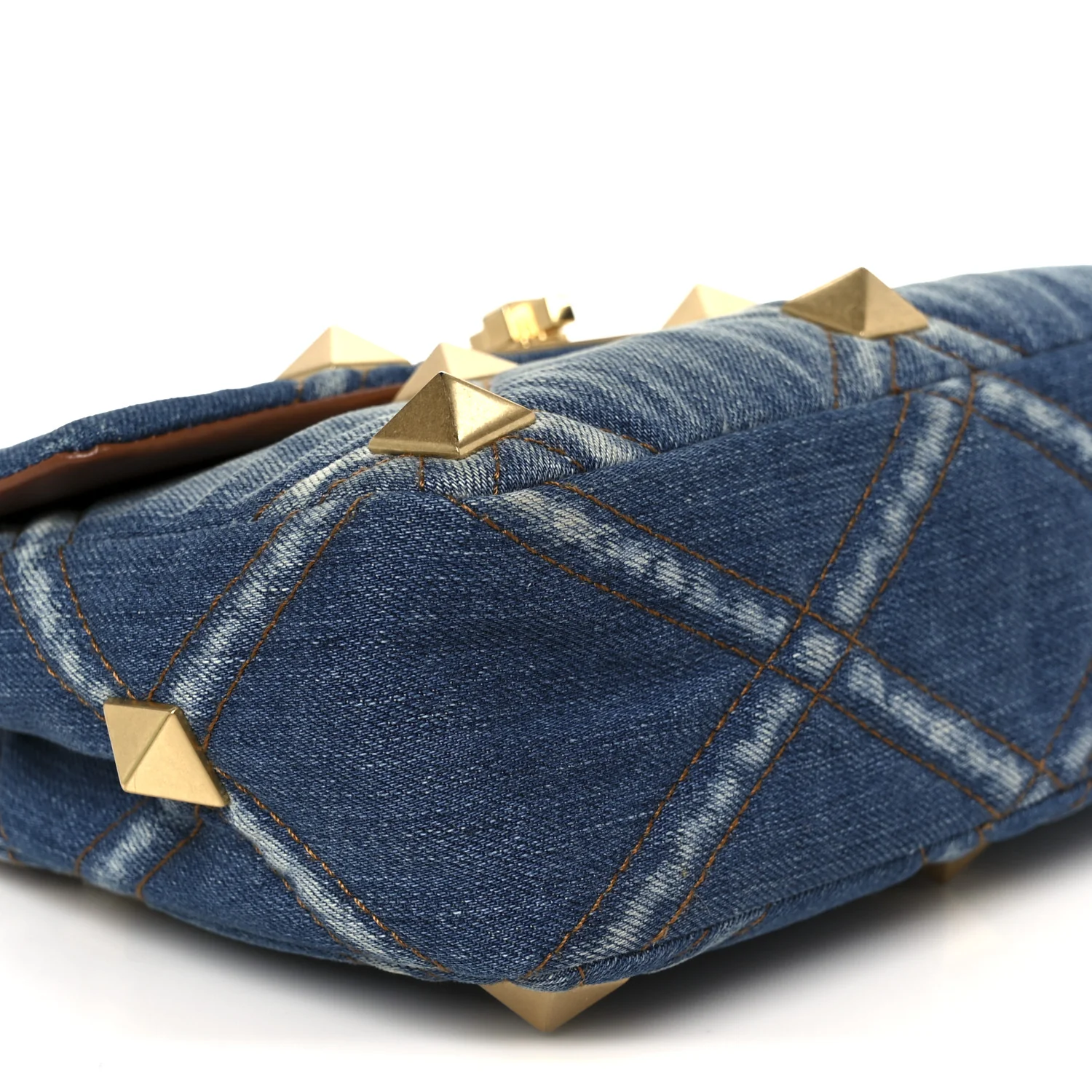 Denim Medium Roman Stud Shoulder Bag Light Denim Selleria - Image 9